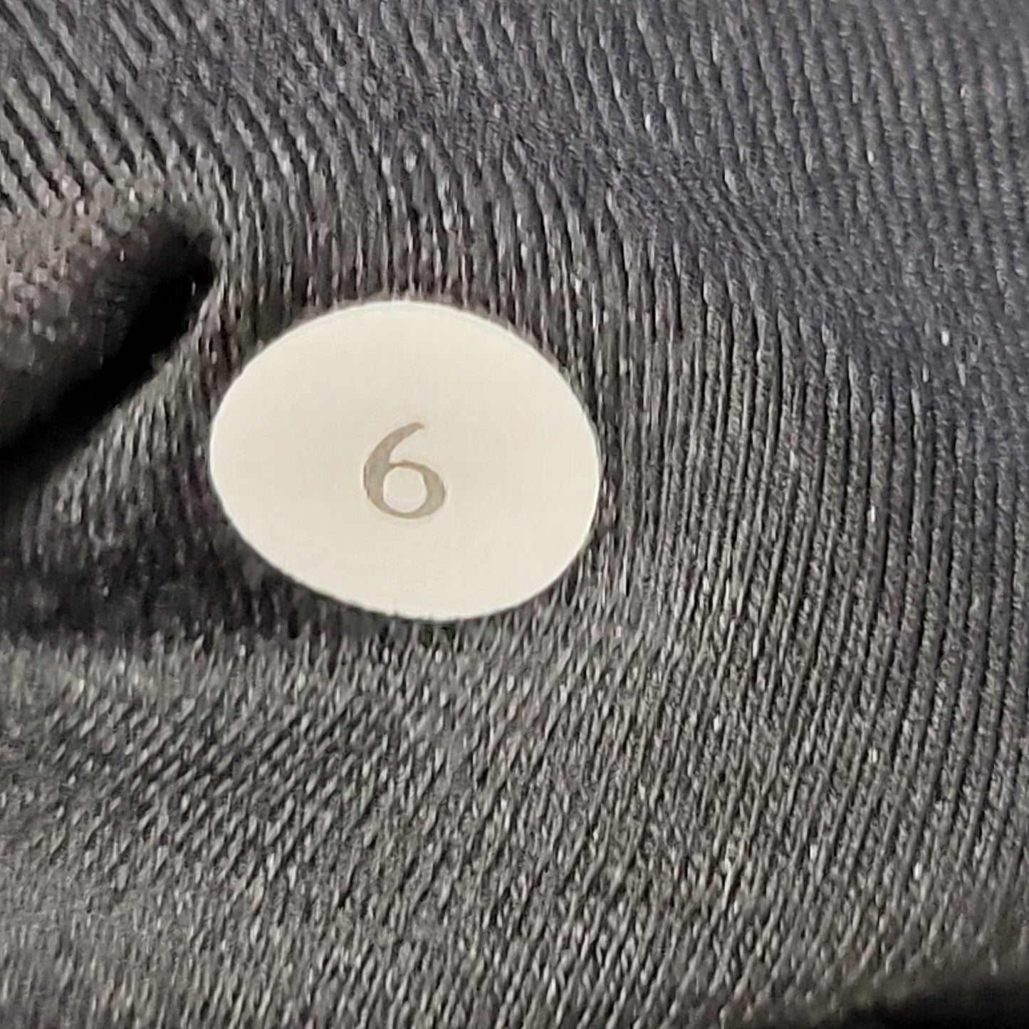 JFLM1 - Lululemon black cropped yoga pants with ruffle. Size 6 ๐