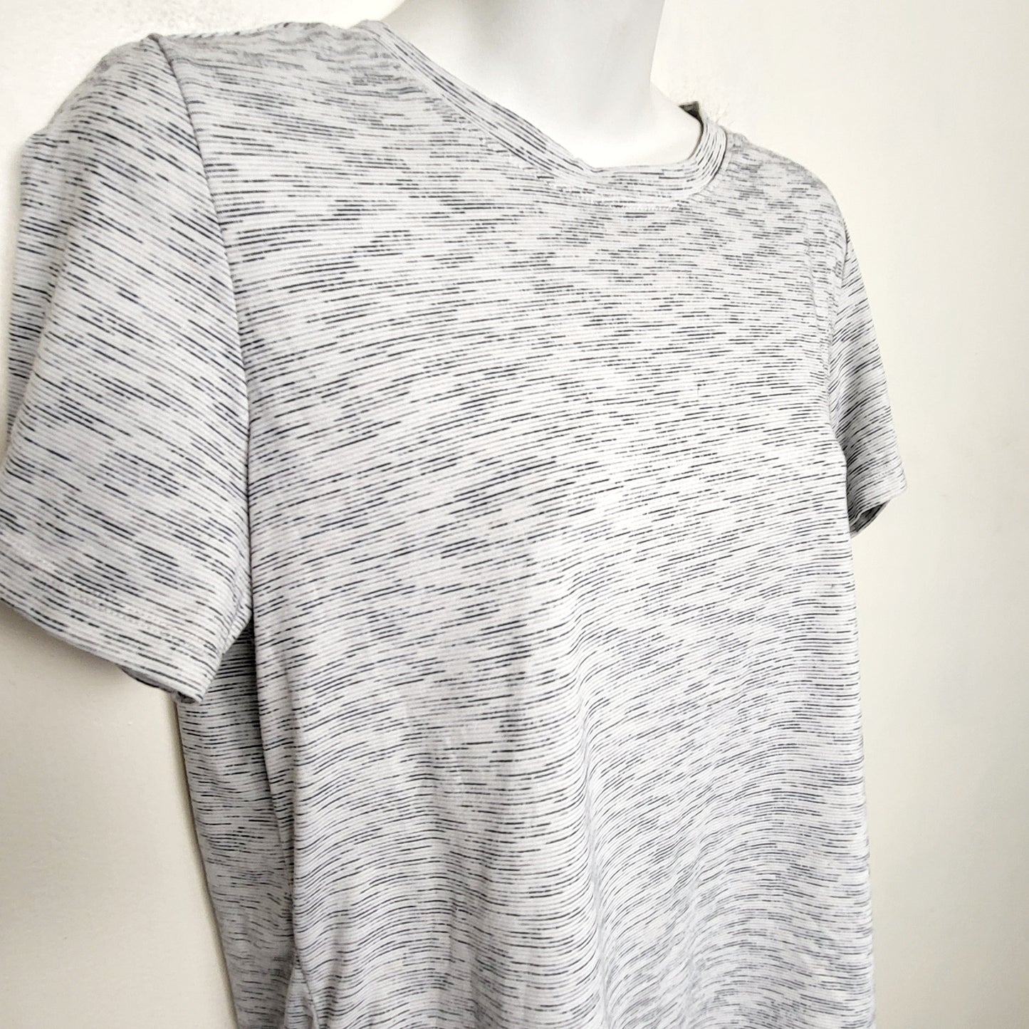 JFLM1 - Mondetta t-shirt. Size small
