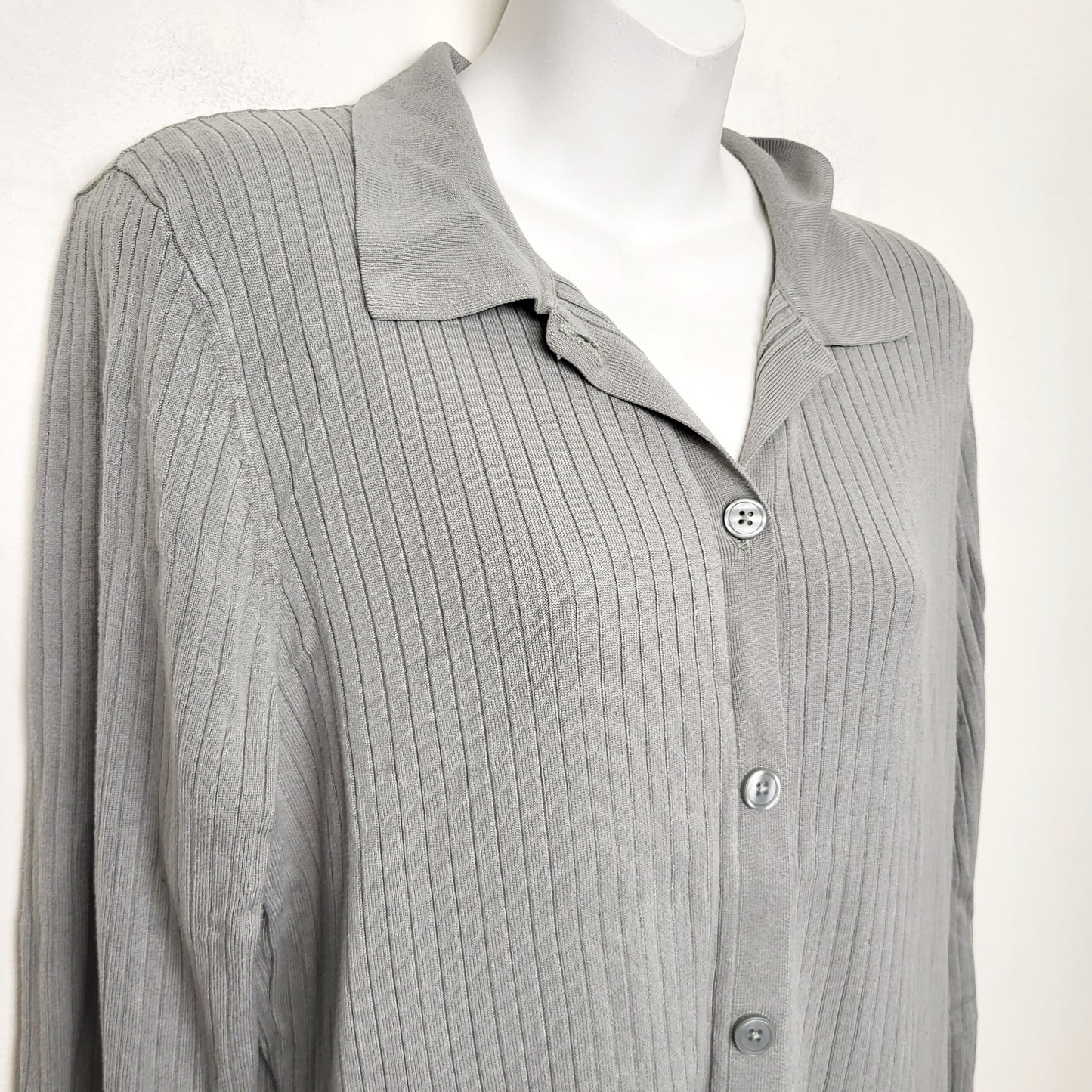 KLJ1 - RW and Co grey-green rib knit collared button down top. Size large
