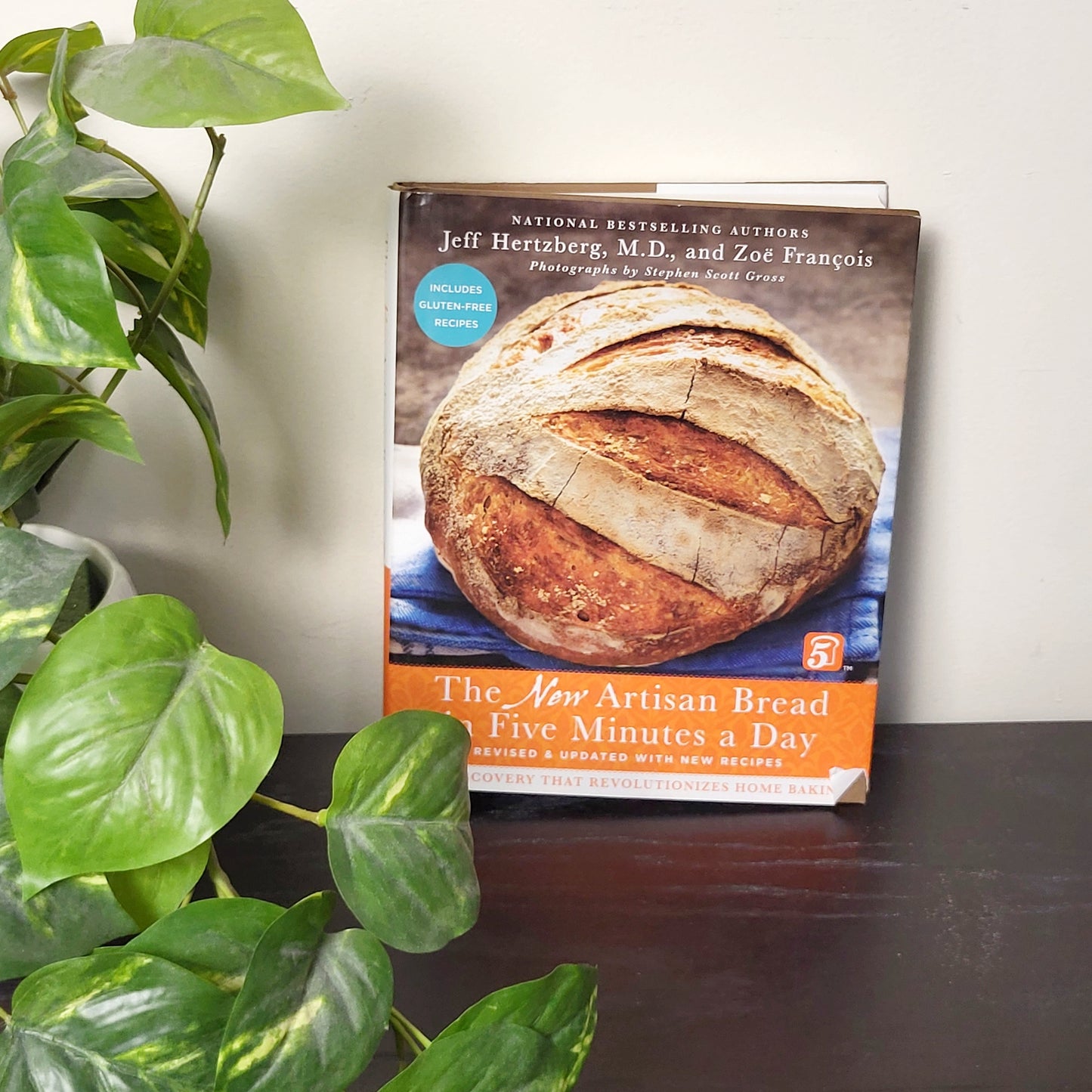 CBT1 - The New Artisan Bread in 5 Minutes a Day. Hardcover recipe book