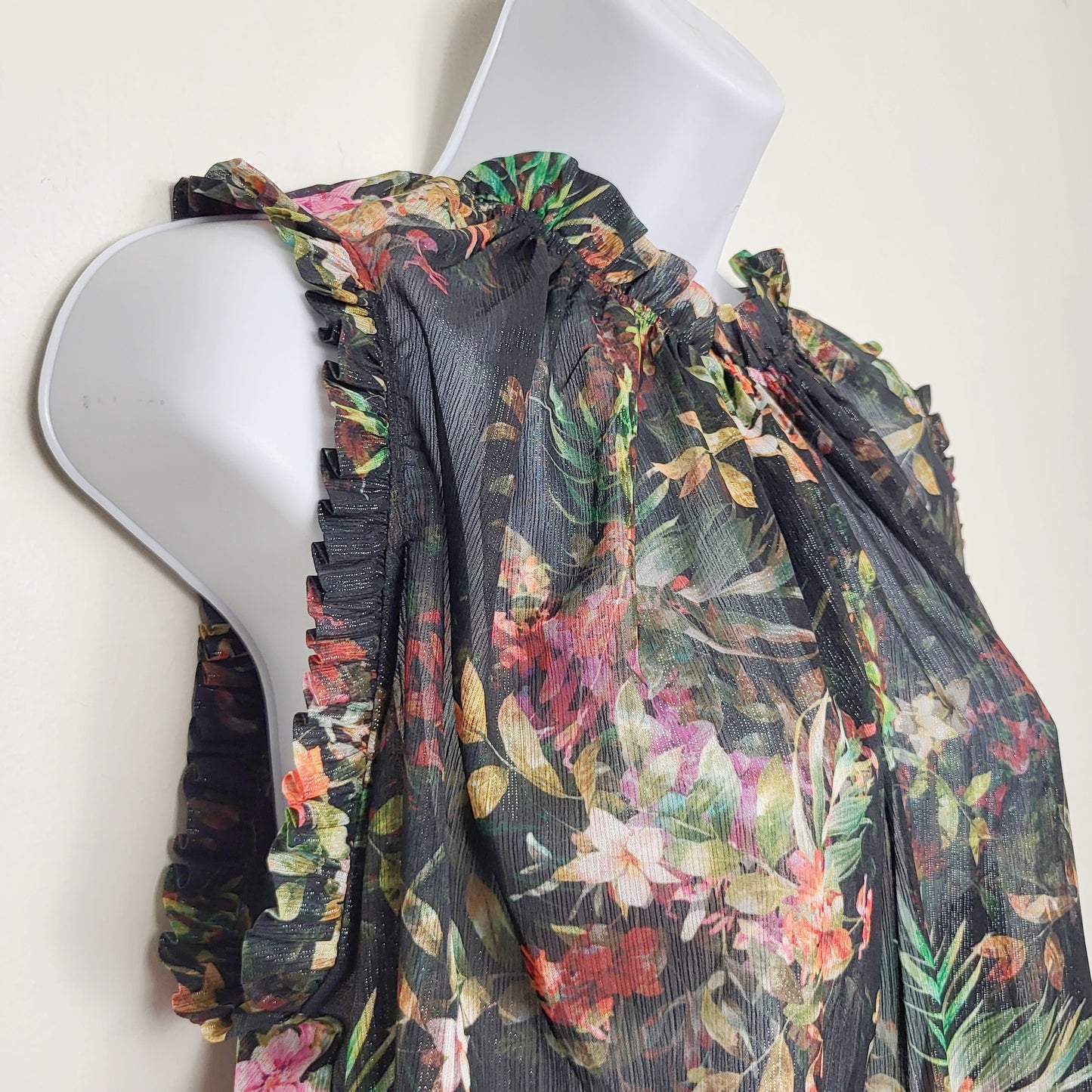 MFTZ1 - Elle Vere black floral print semi see though sleeveless blouse. Size large