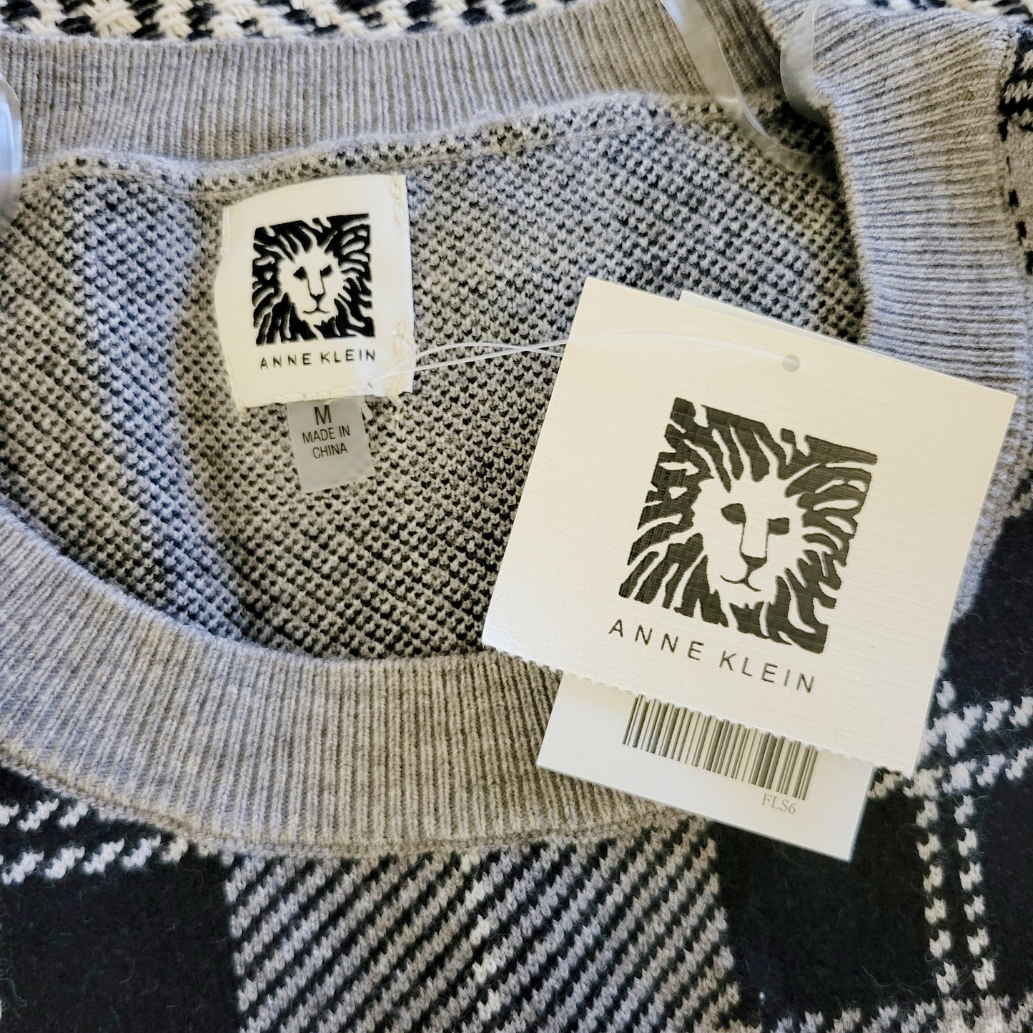 MFTZ2 - NEW - Anne Klein grey plaid sweater. Size medium