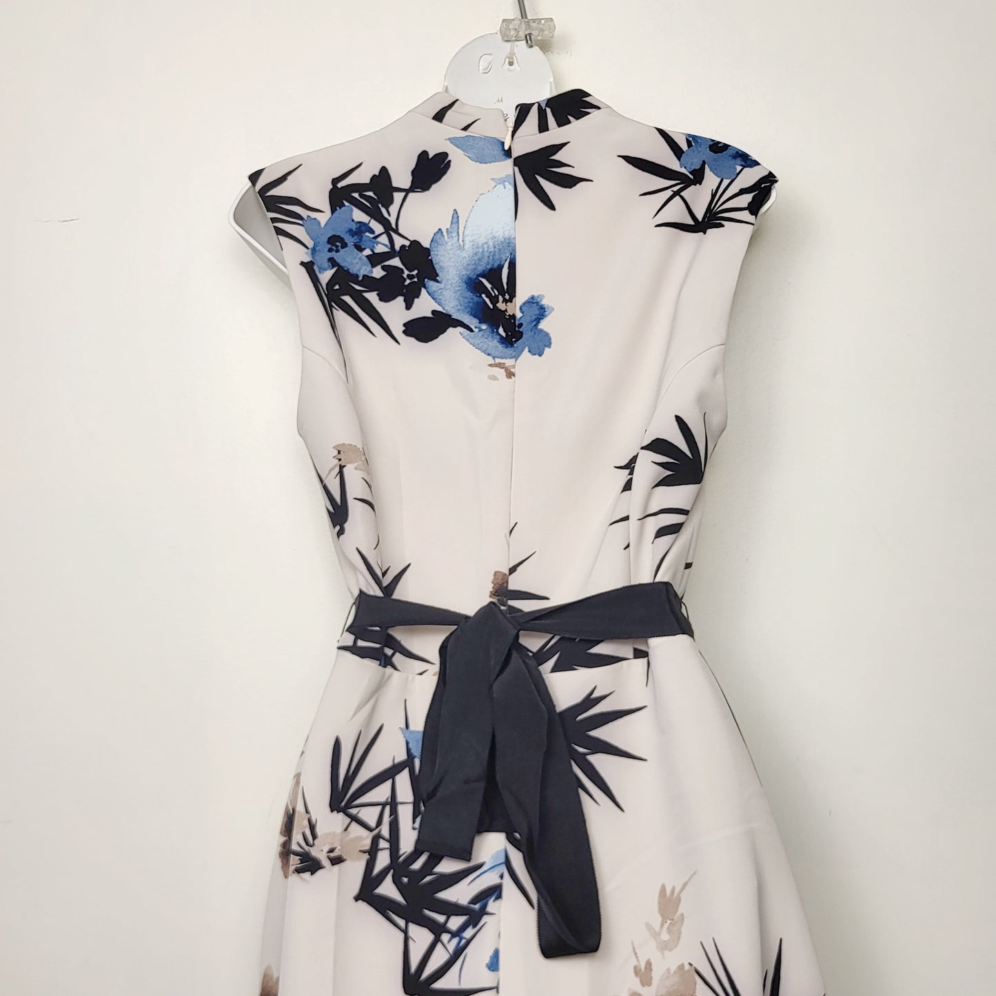 MFTZ2 - Le Chateau floral print sleeveless fit and flare midi dress with belt tie. Size Medium