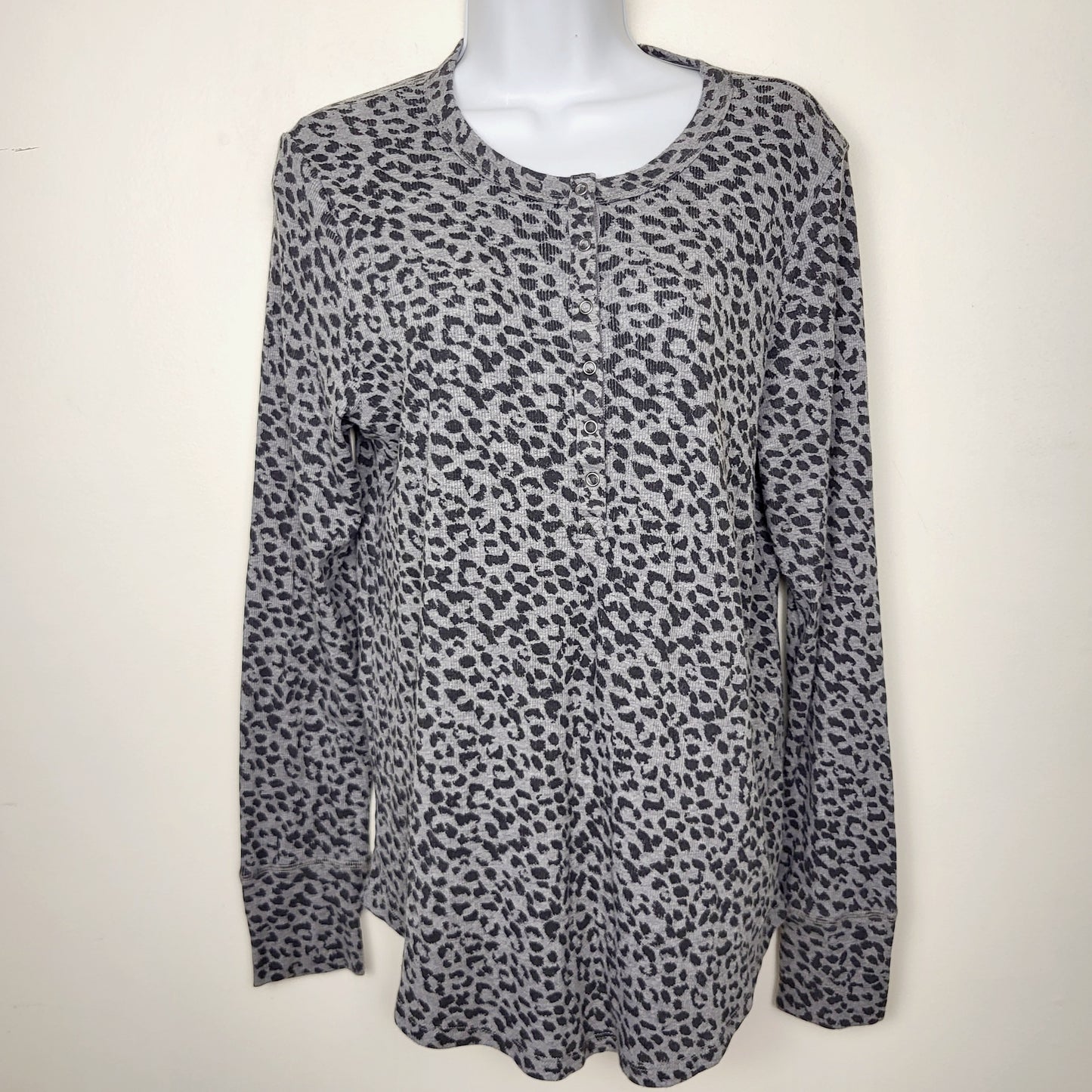 MBRS - Aerie grey leopard print ribbed Henley top. Tag size large but measures as a medium