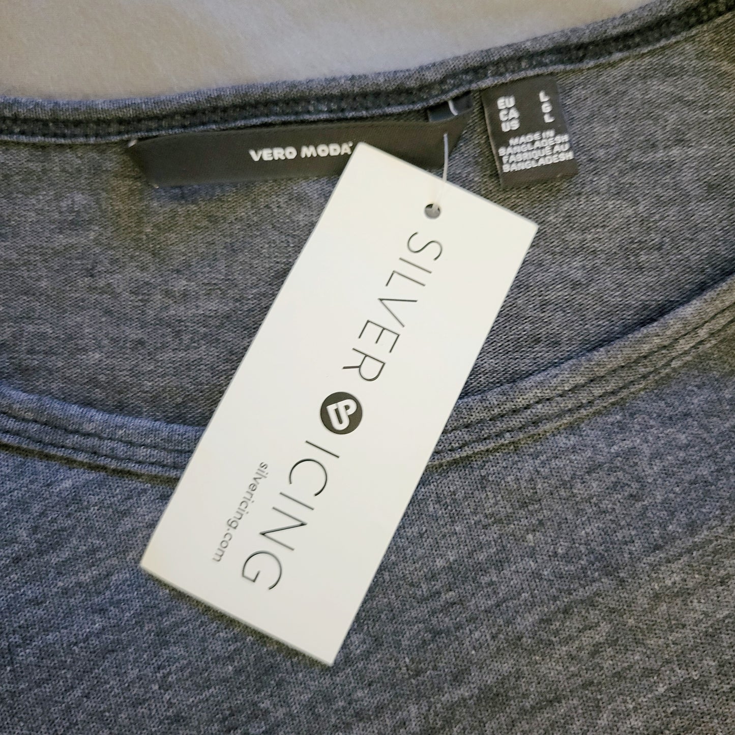 MBRS - NEW - Silver Icing Vero Moda grey "Simplicity Speaks" top. Size large