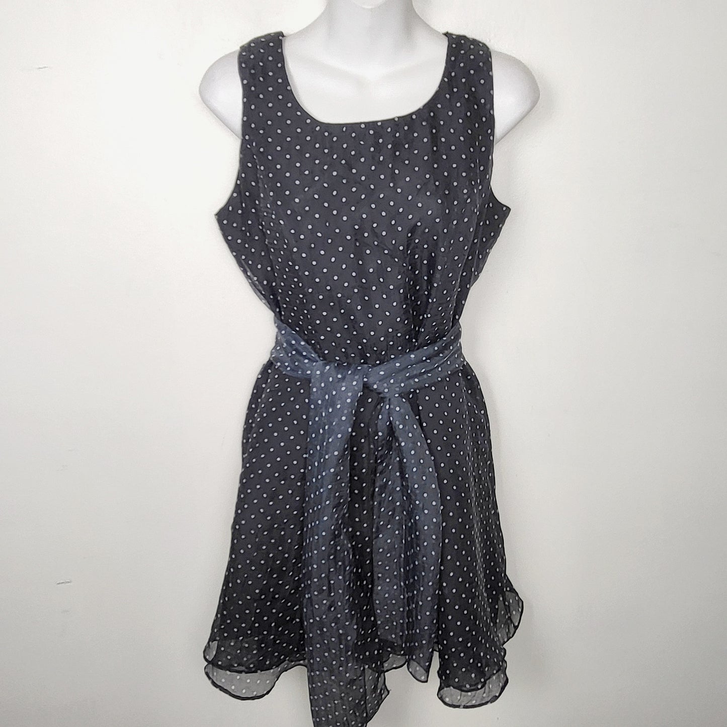 JUDR1 - Vintage black polka dot Jessica Petites dress. Size 6