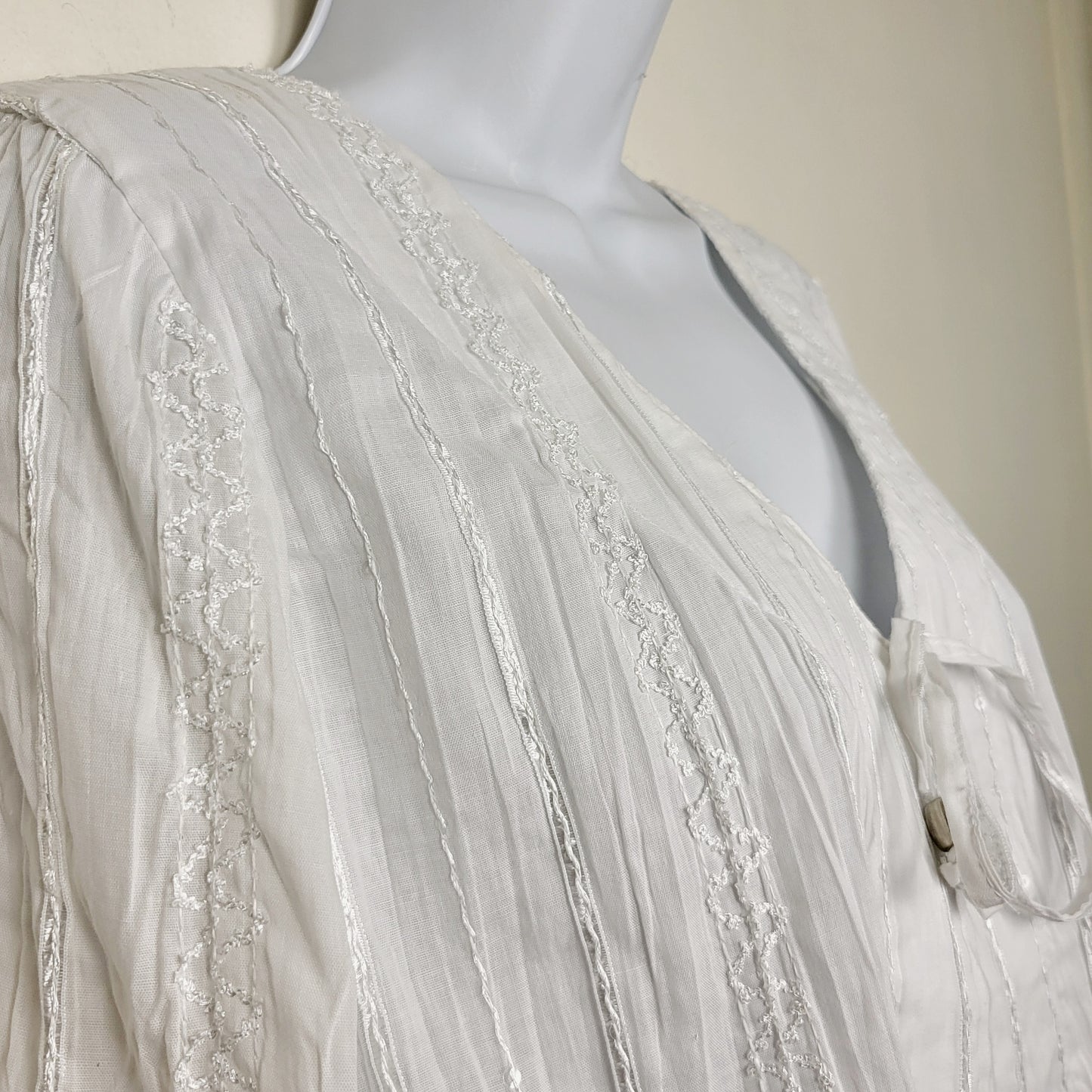 JUDR1 - Silhouette Solution white front tie gauzy top with texture and beading. Size small