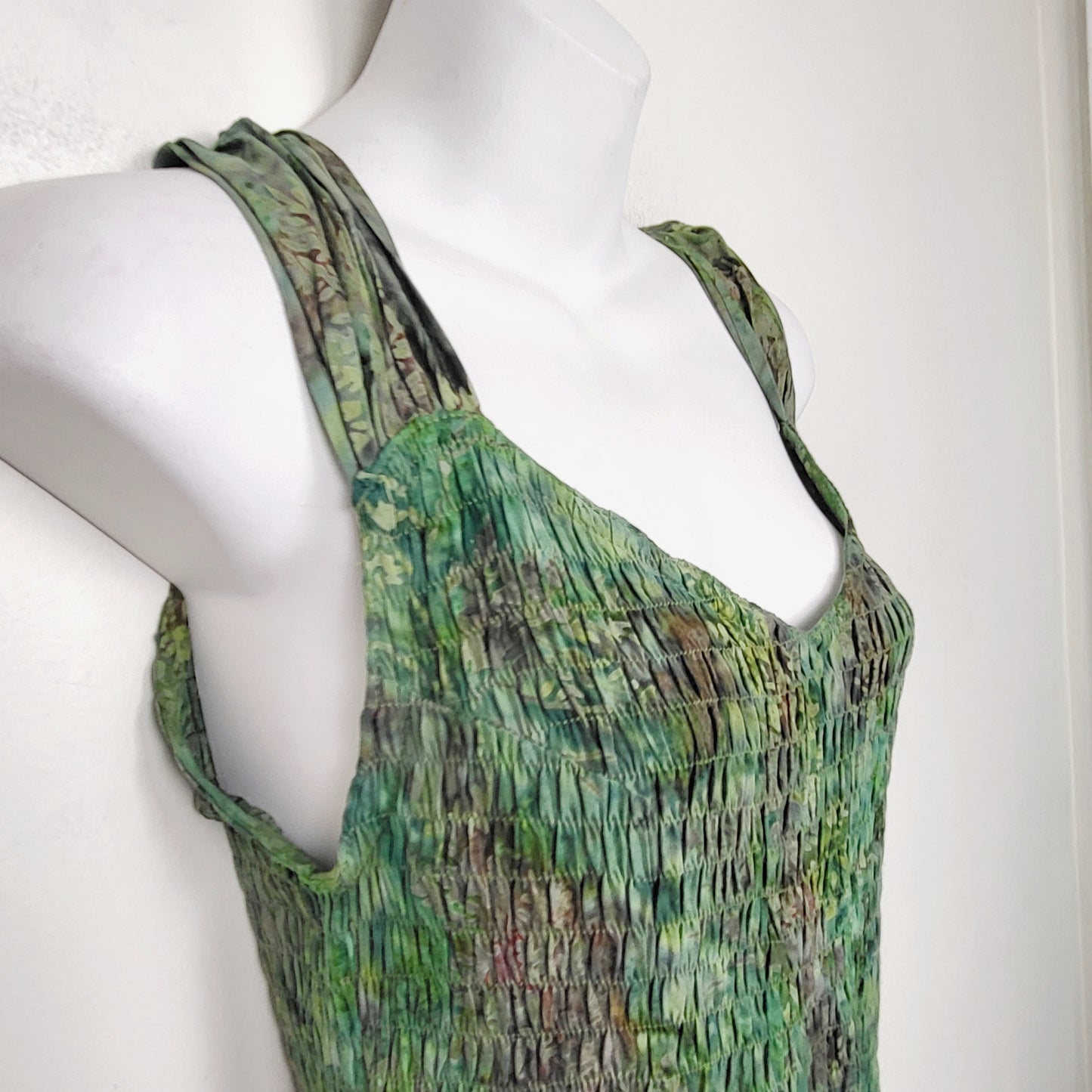 JUDR1 - Papa green fauna patterned smocked sleeveless rayon dress. Size small