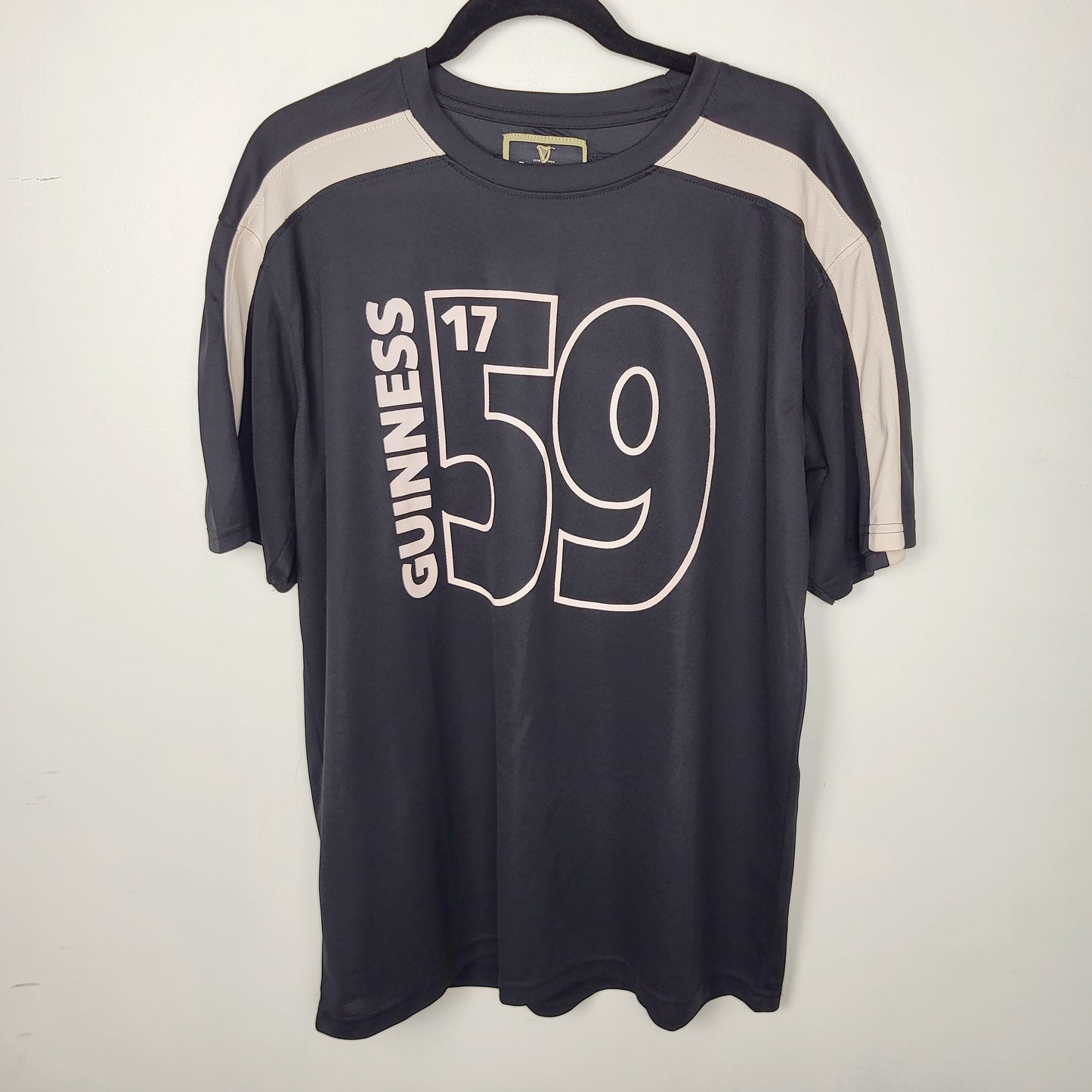 JUDR1 - Guinness 1759 jersey style t-shirt. Men's size large