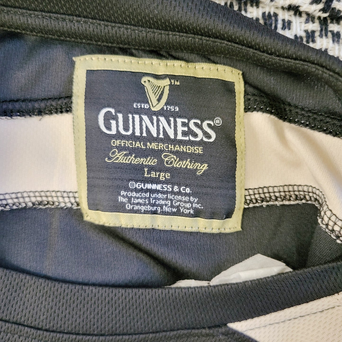 JUDR1 - Guinness 1759 jersey style t-shirt. Men's size large