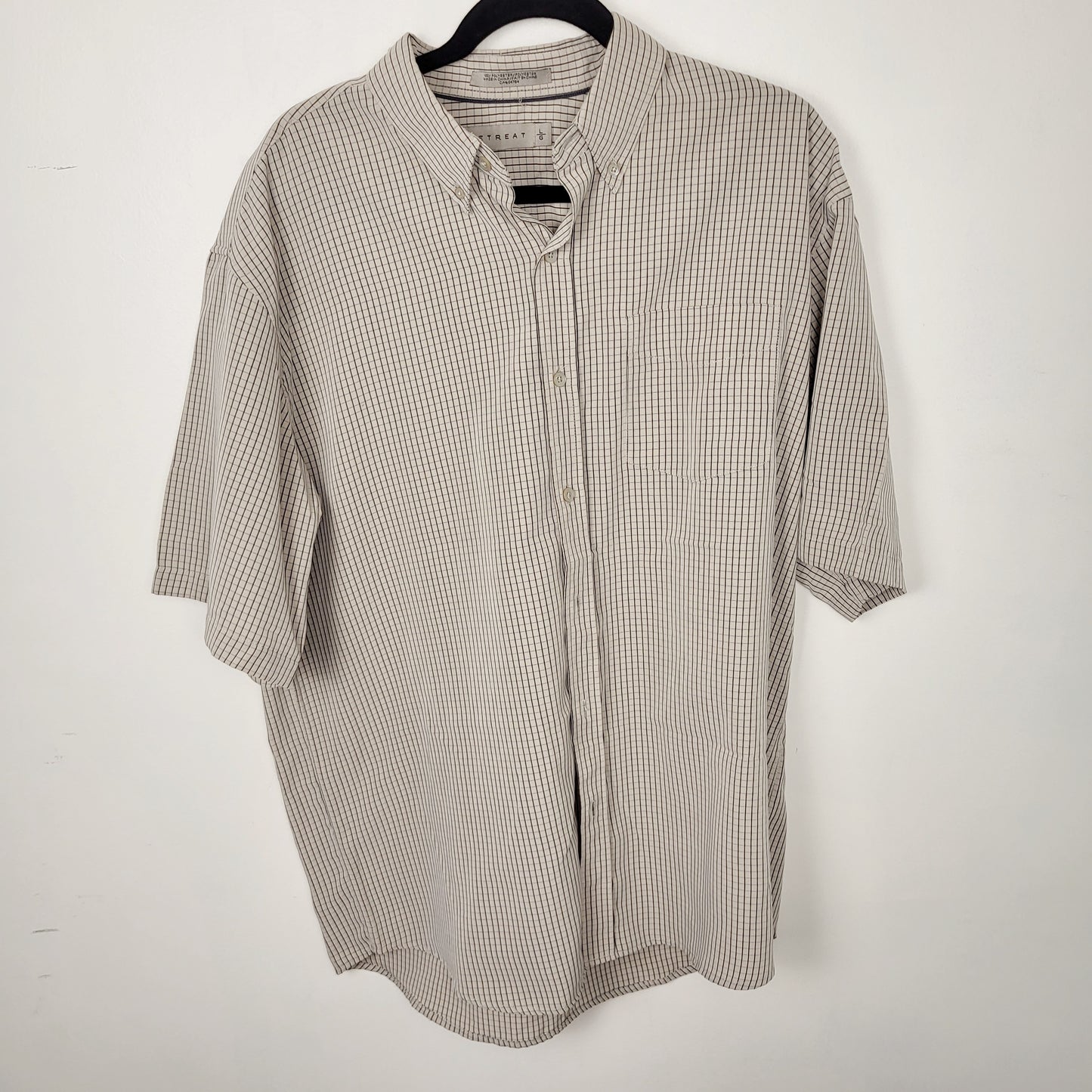 JUDR1 - Retreat beige checked short sleeved button down top. Men's size large