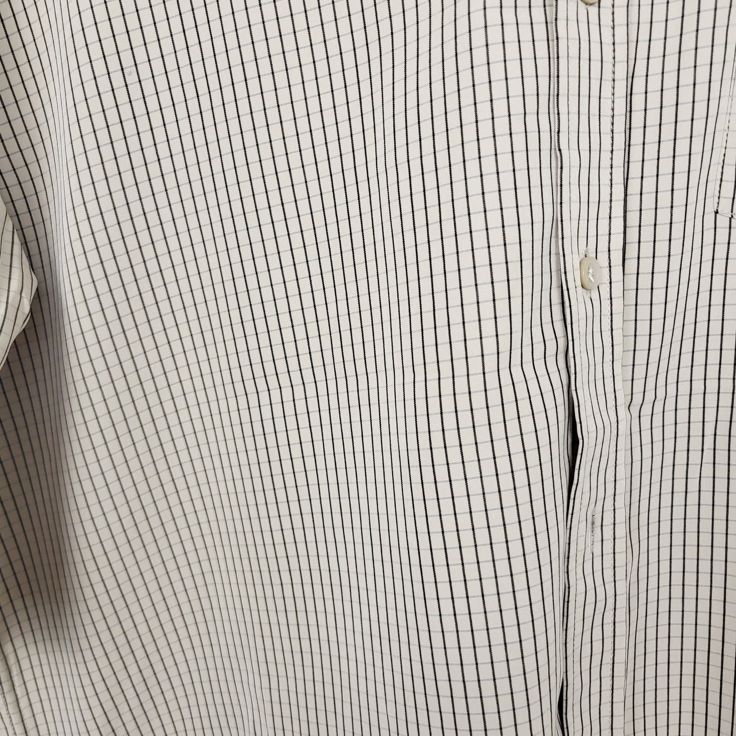 JUDR1 - Retreat beige checked short sleeved button down top. Men's size large
