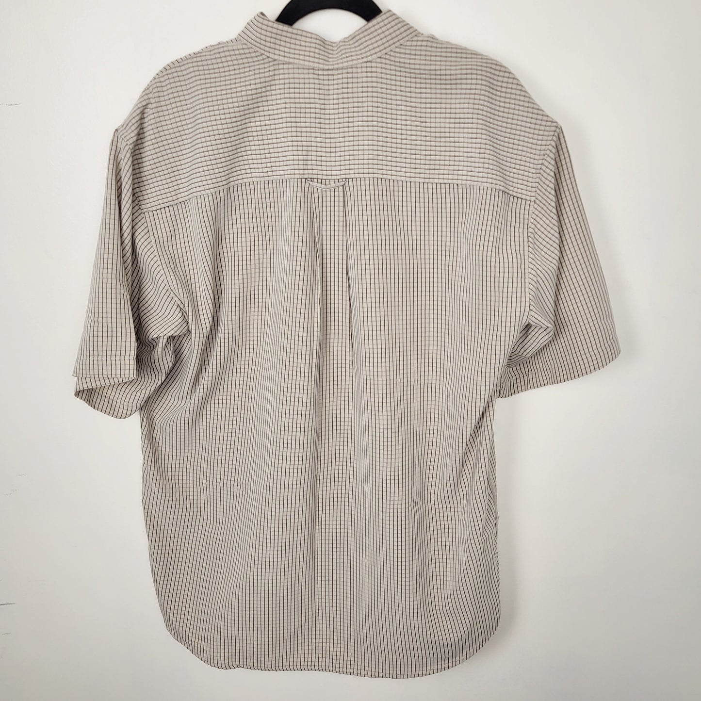 JUDR1 - Retreat beige checked short sleeved button down top. Men's size large