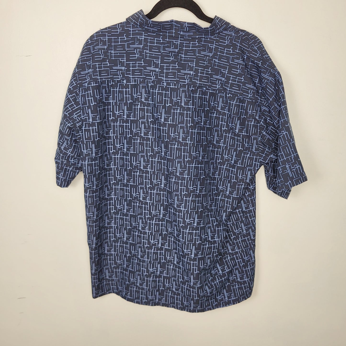 JUDR1 - Nevada navy patterned button down shirt. Men's size large