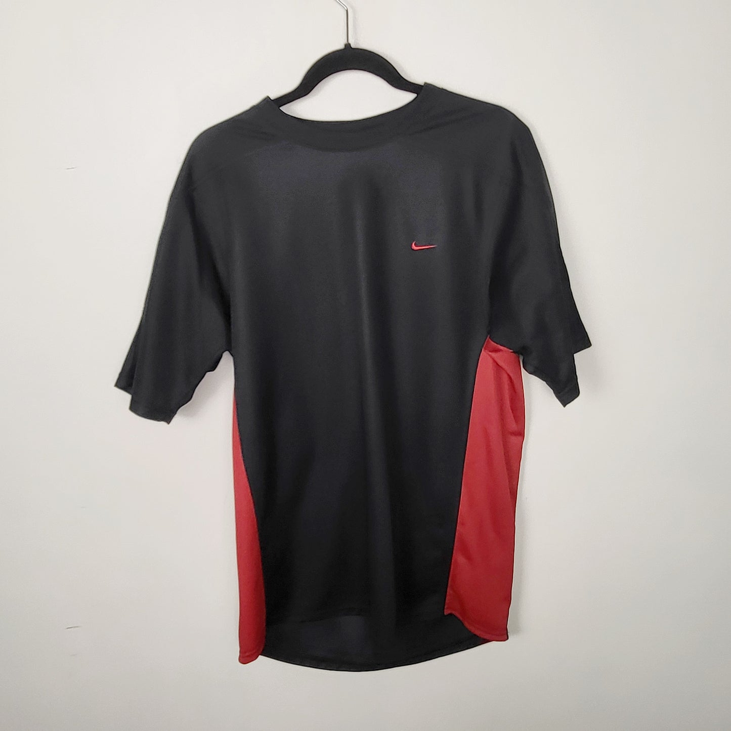 JUDR1 - Nike black and red jersey shirt. Men's size large