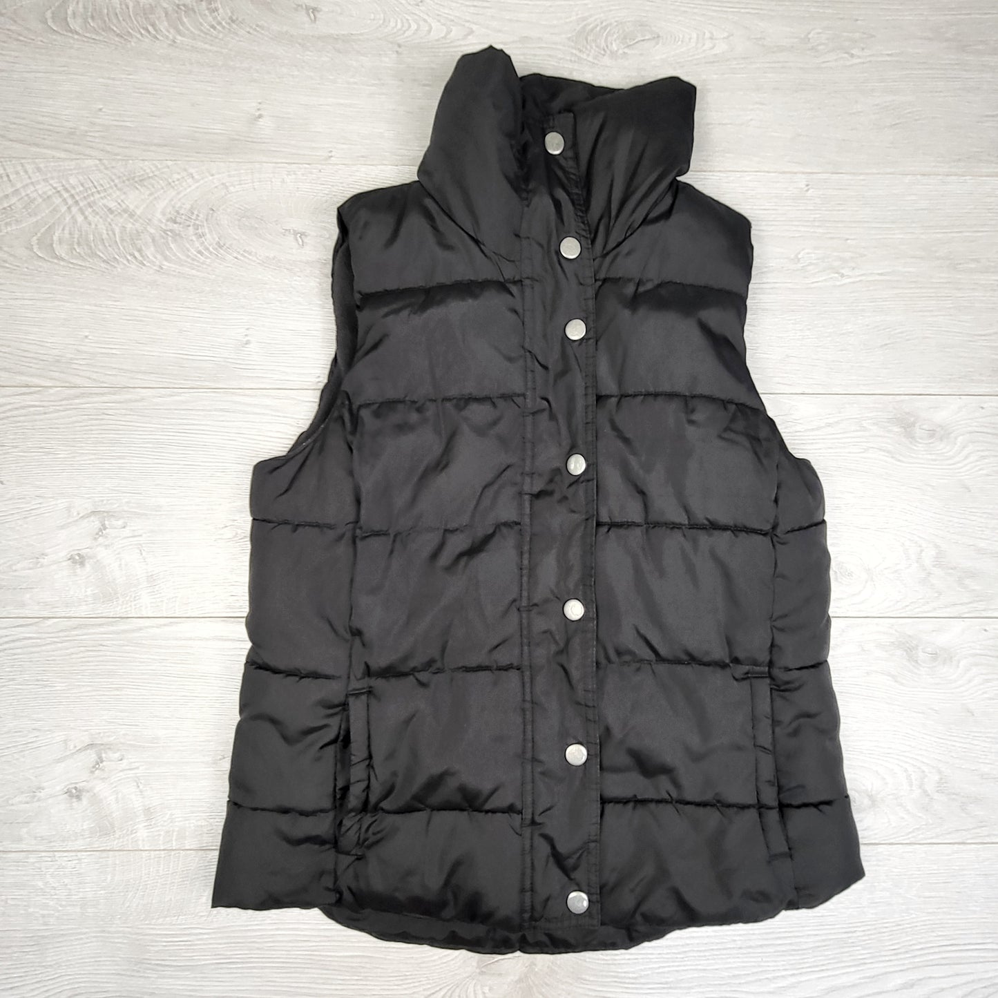 JUDM3 - Old Navy black fleece lined puffer vest. Men's size medium