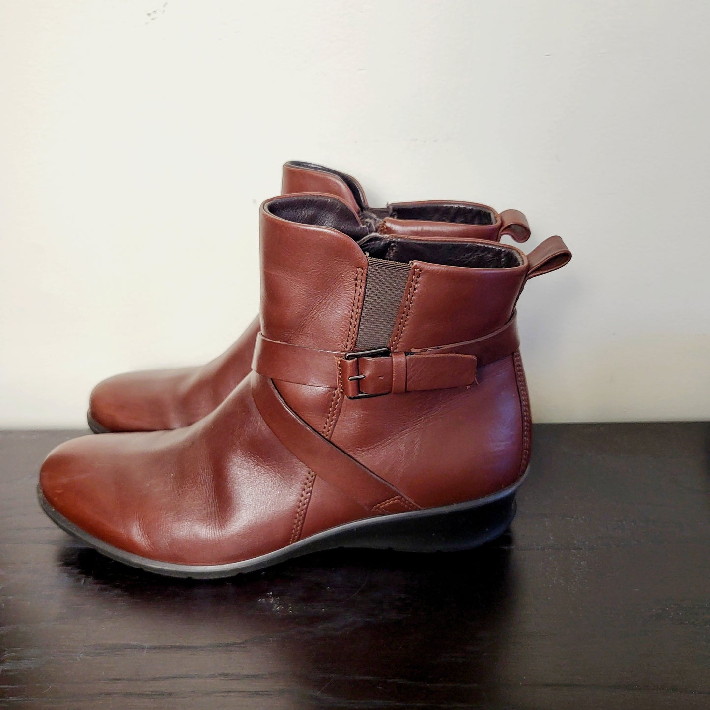 AMRO1 - Ecco brown leather cross buckle zip wedge ankle boots. Size 41 (U.S. size 10 to 10.5)