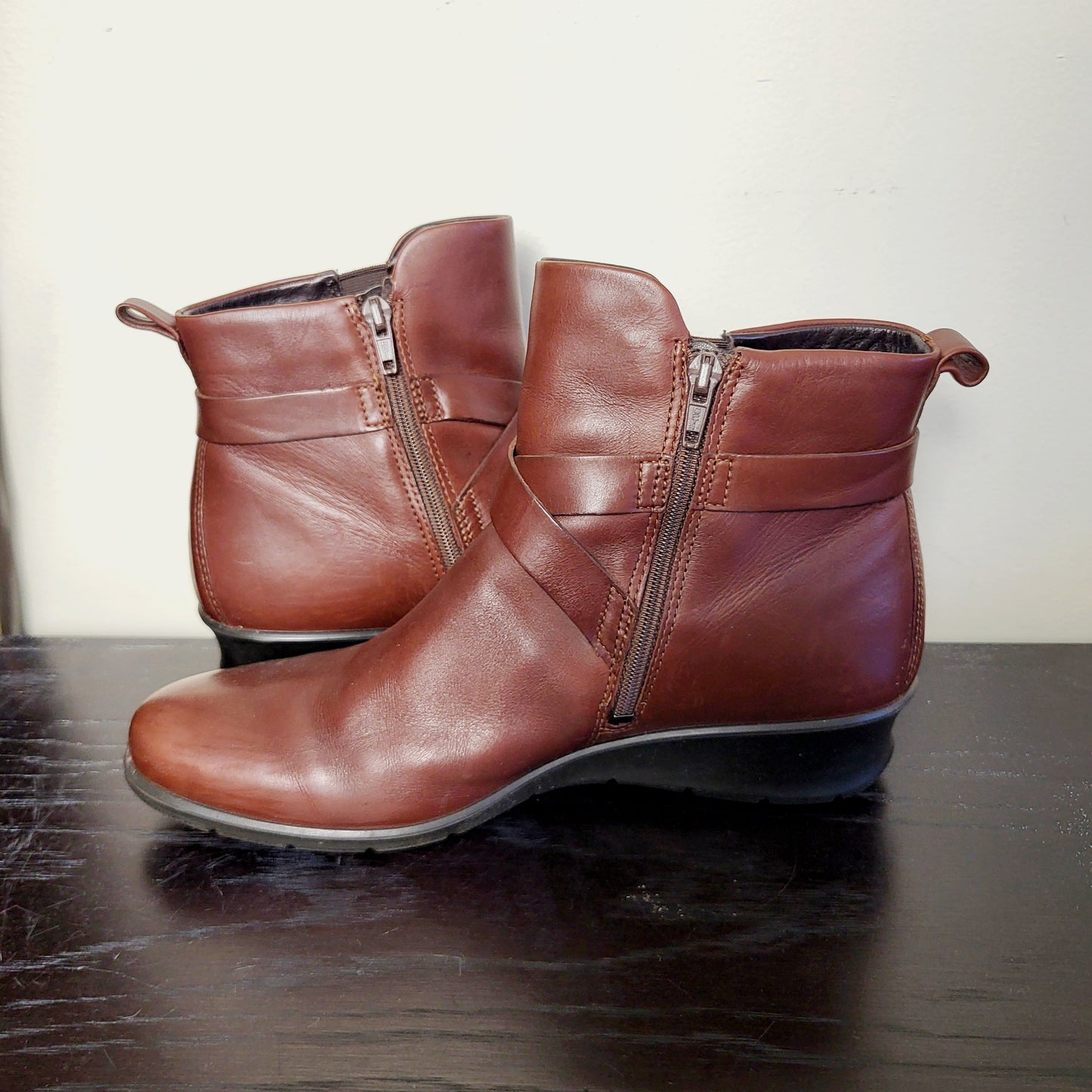 AMRO1 - Ecco brown leather cross buckle zip wedge ankle boots. Size 41 (U.S. size 10 to 10.5)
