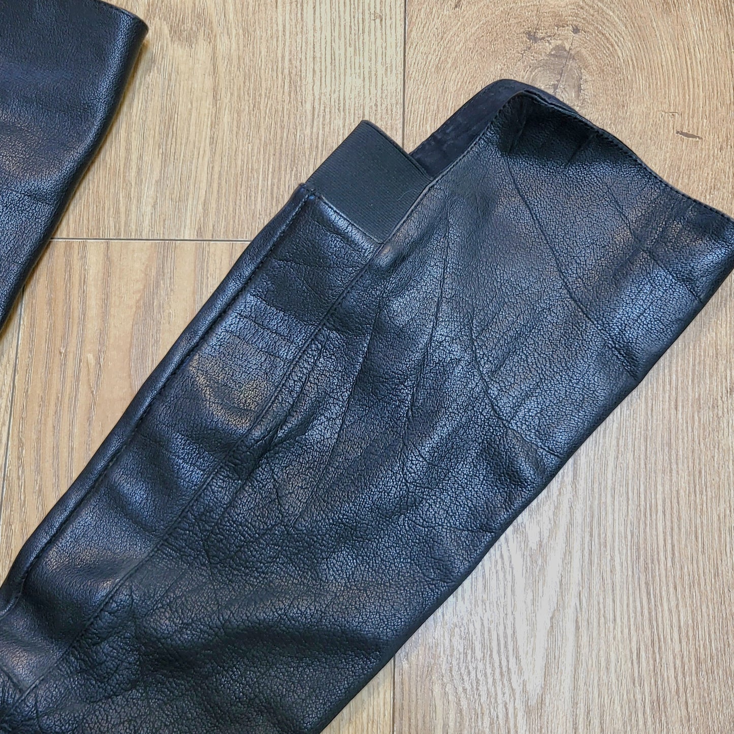 AMRO1 - Black leather knee high boots. Size 8.5M