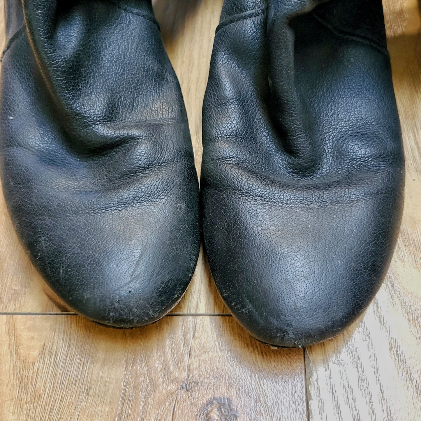 AMRO1 - Black leather knee high boots. Size 8.5M