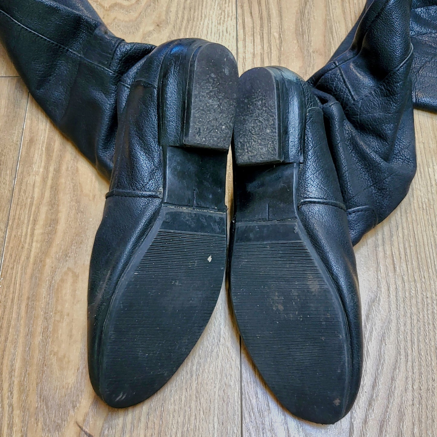 AMRO1 - Black leather knee high boots. Size 8.5M