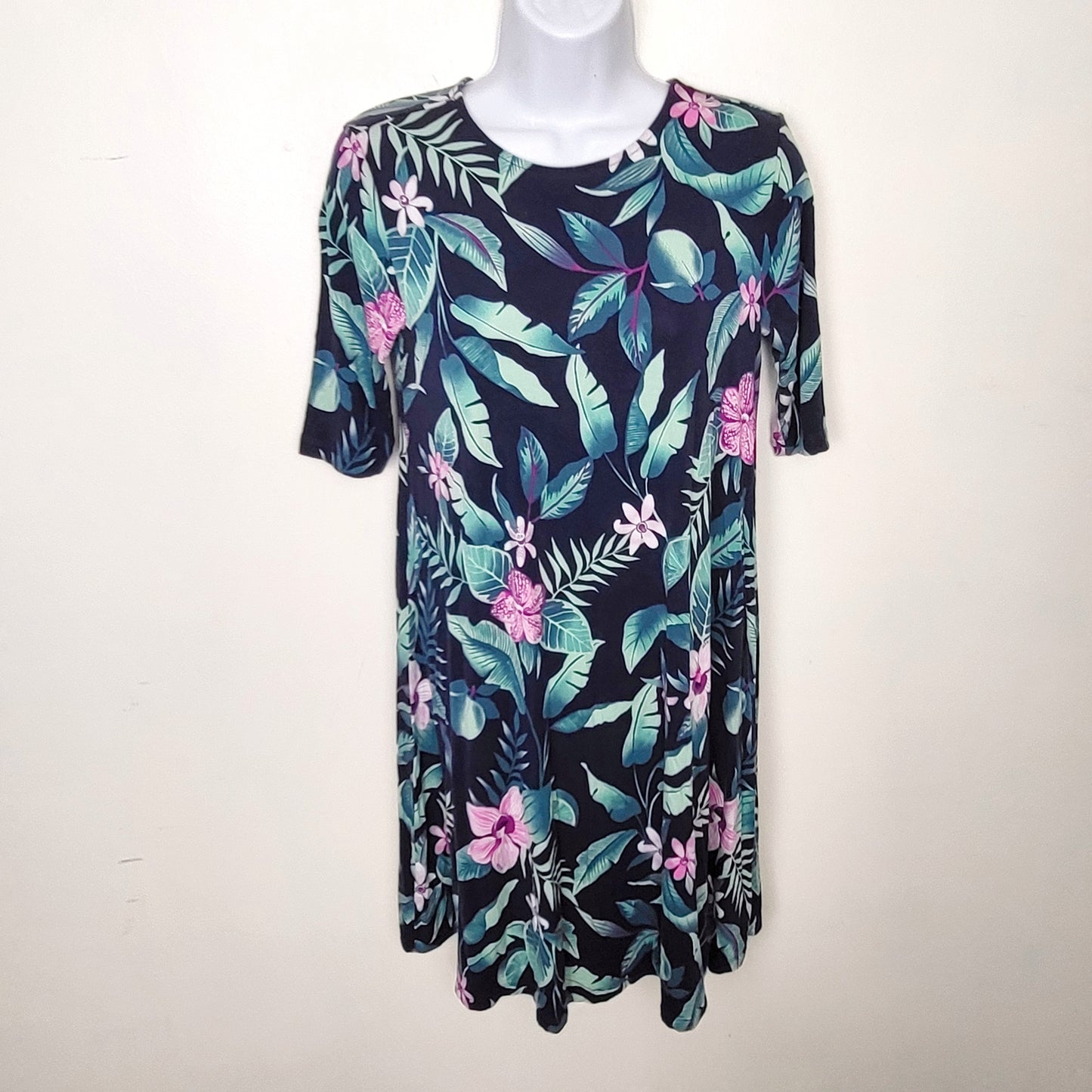 CSEB1 - Old Navy navy fauna printed stretchy rayon t-shirt dress. Size XS