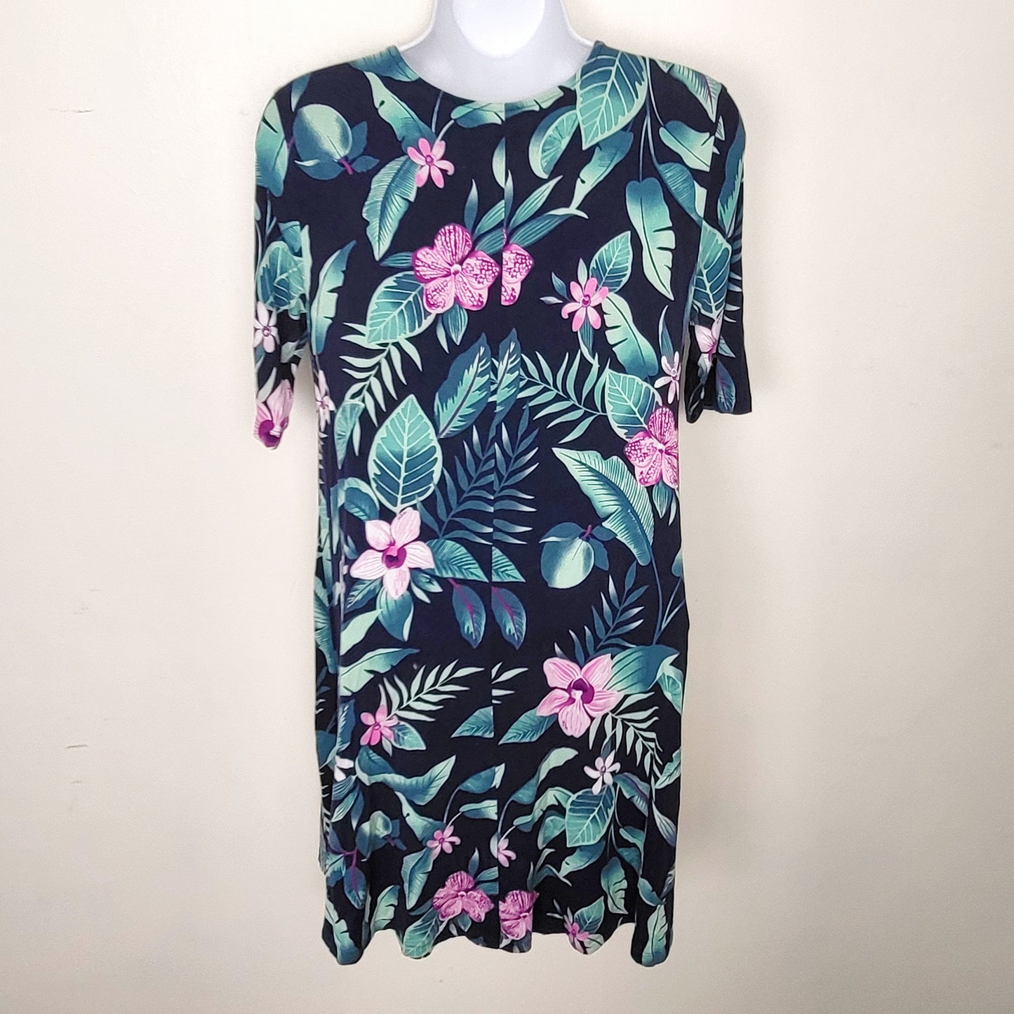CSEB1 - Old Navy navy fauna printed stretchy rayon t-shirt dress. Size XS