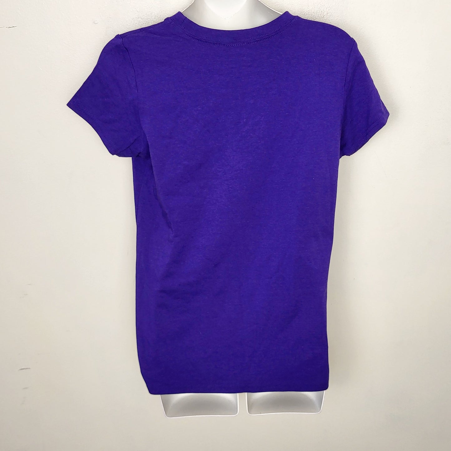 BBIN2 - Pachena Coastal Clothing purple feather t-shirt. Measures as a medium