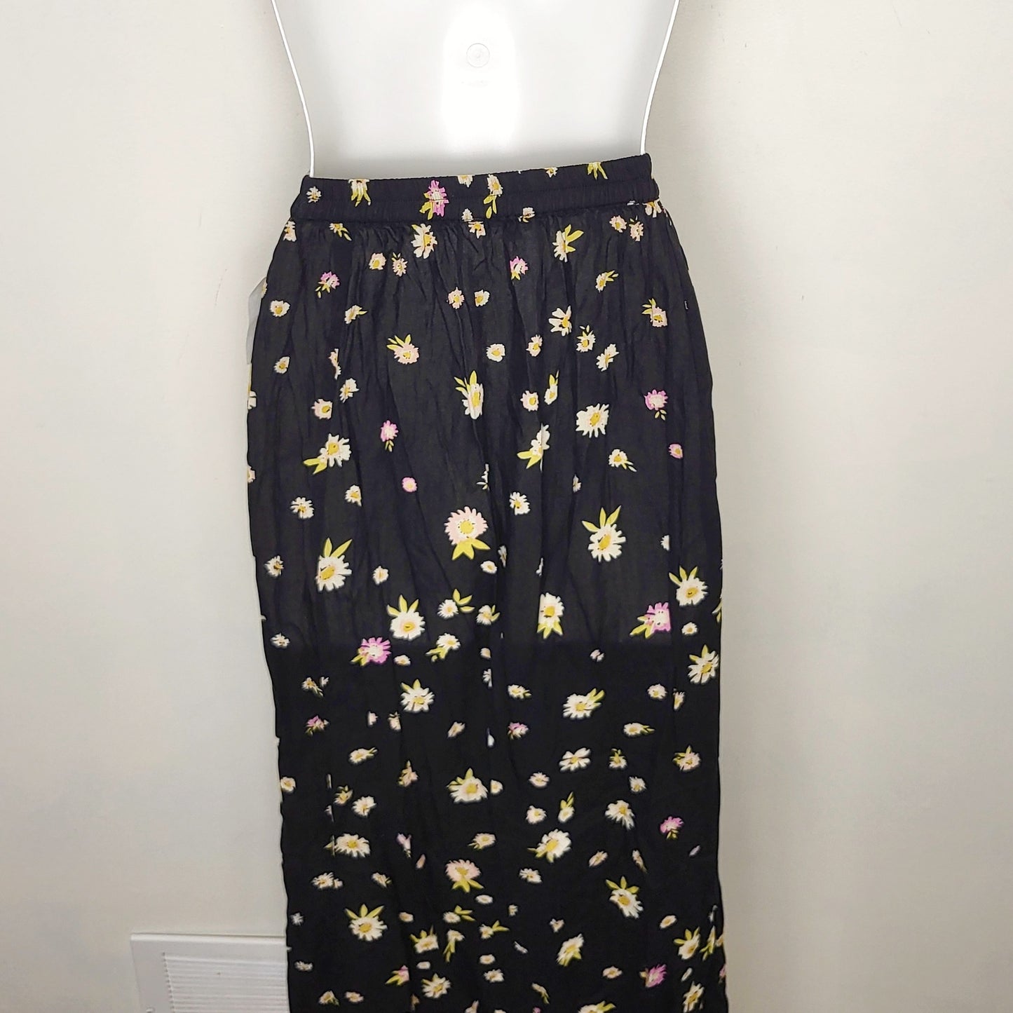 BBIN2 - NEW - Patrons of Peae black floral print wrap skirt. Size medium