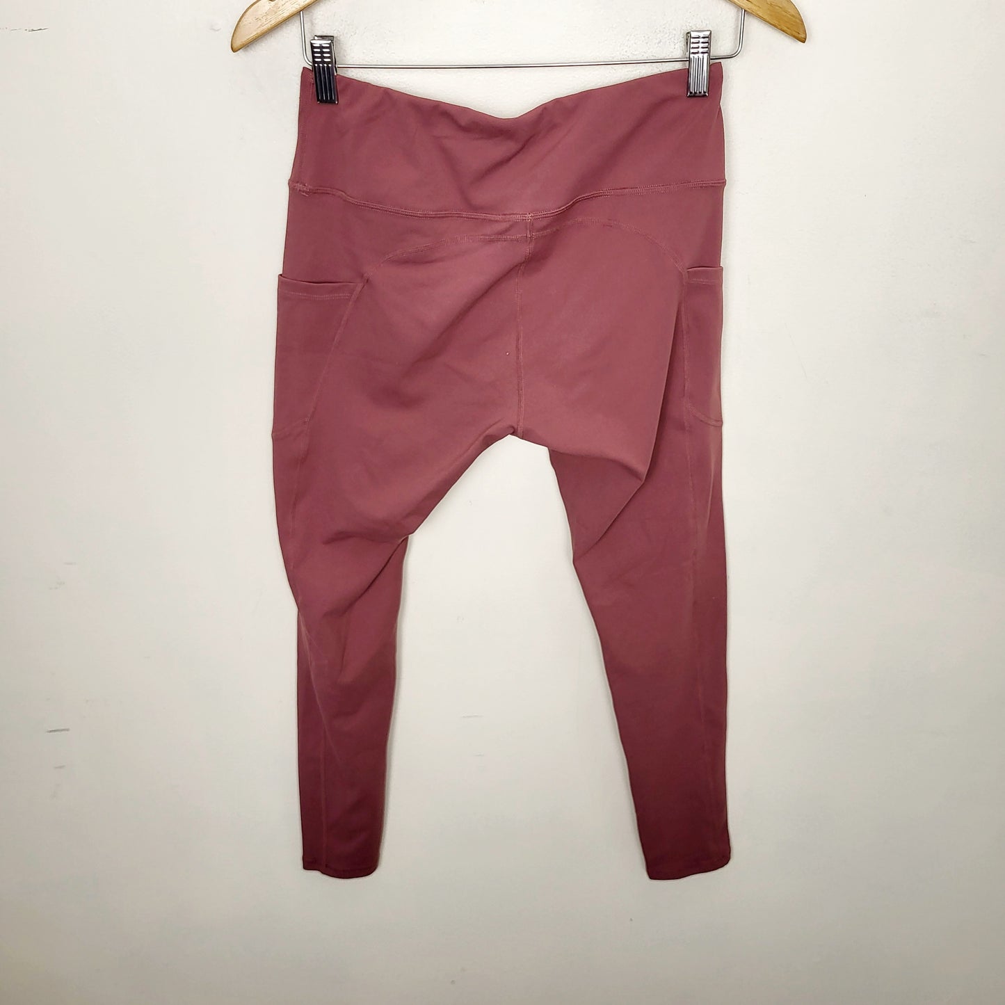 BBIN2 - Polygon pink active leggings with pockets. Size large
