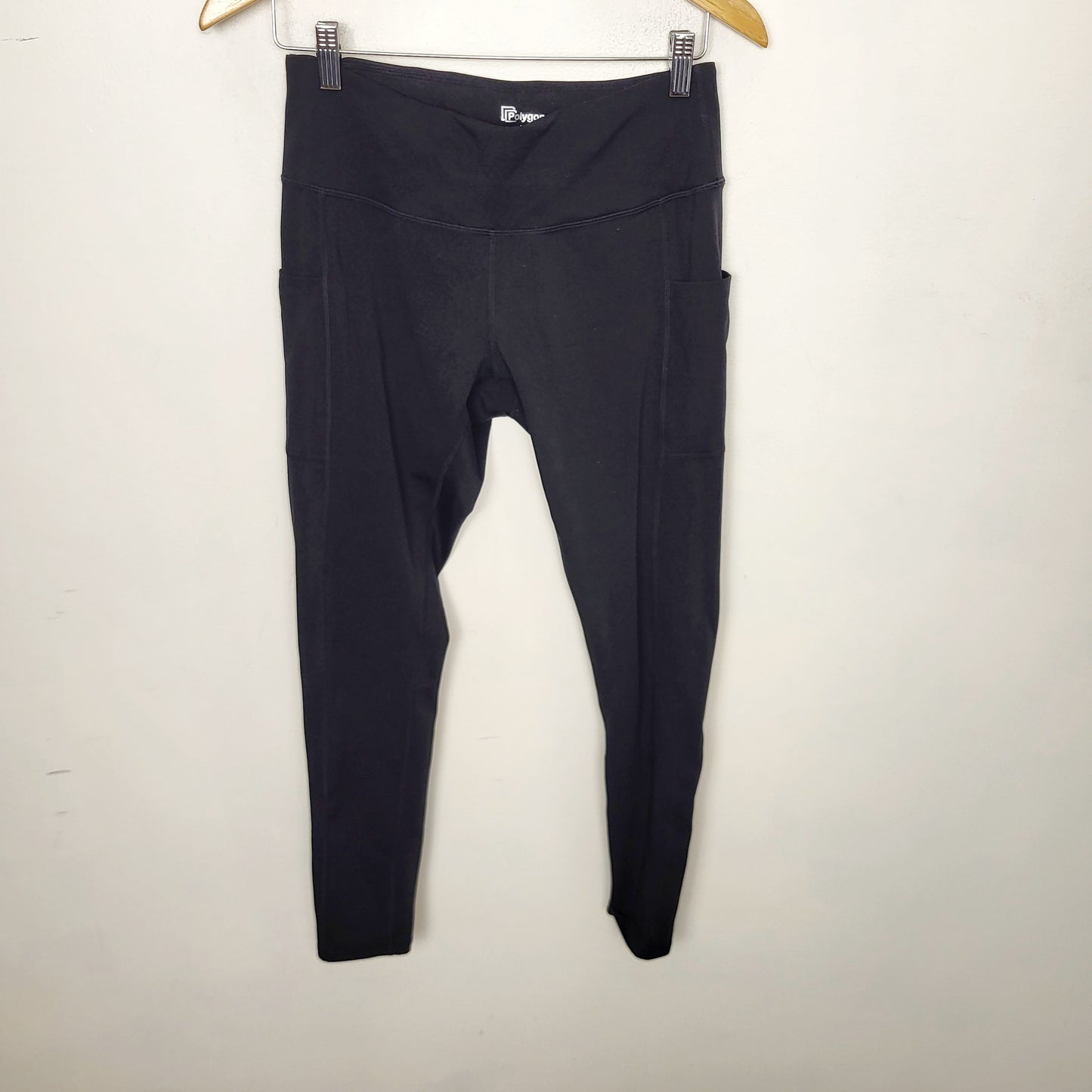 BBIN2 - Polygon black active leggings with pockets. Size large