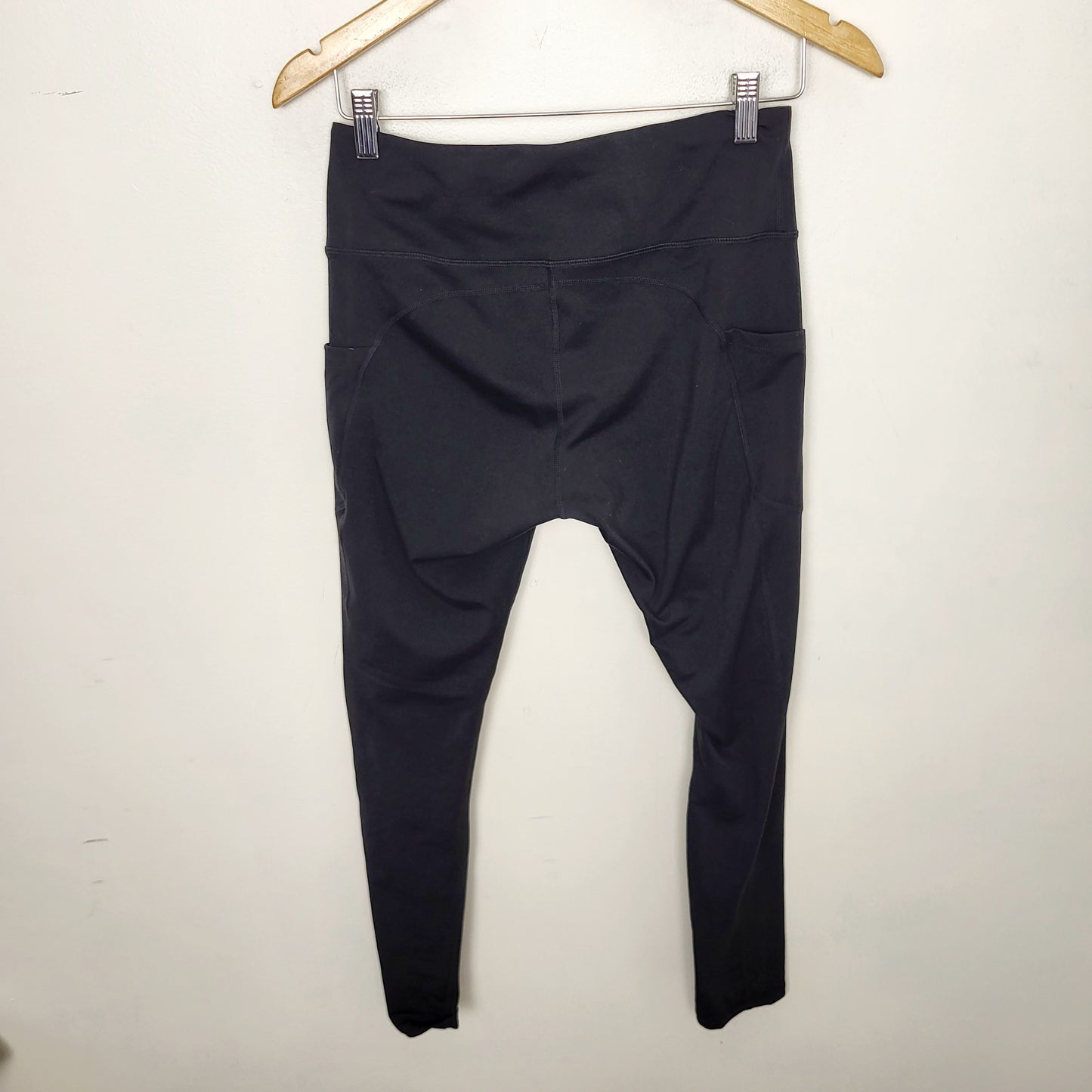 BBIN2 - Polygon black active leggings with pockets. Size large