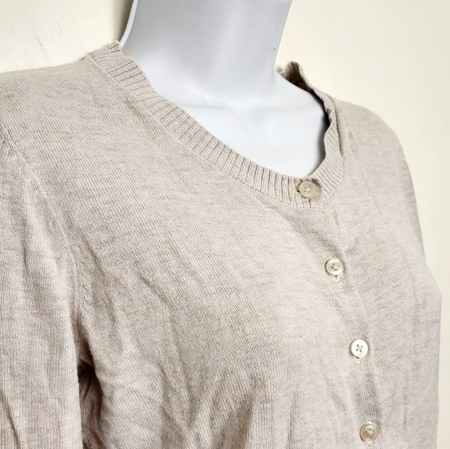 CBRD1 - Gap oatmeal coloured lightweight cardigan sweater. Size small