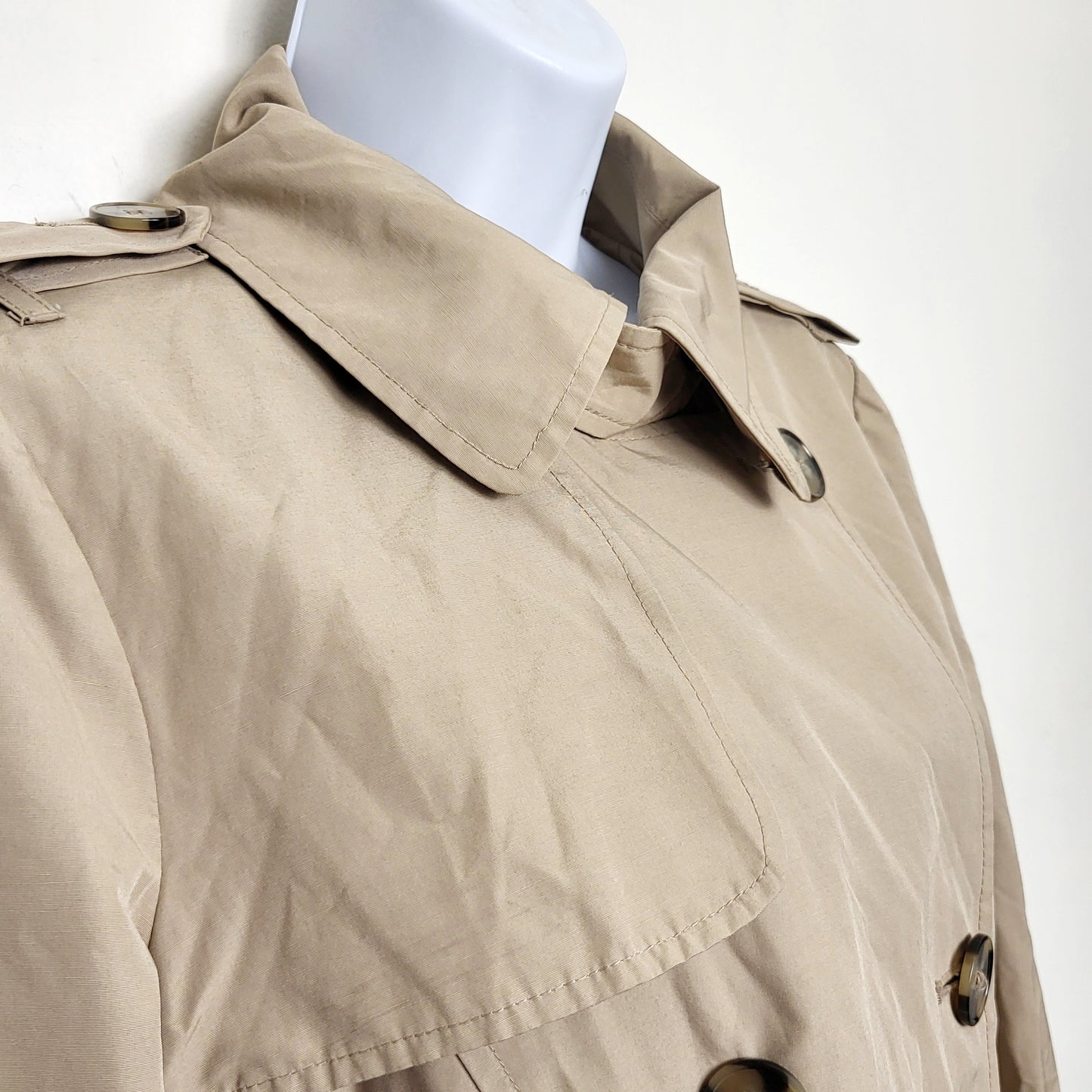 CSEB2 - Forever 21 trench coat. Size medium - missing belt