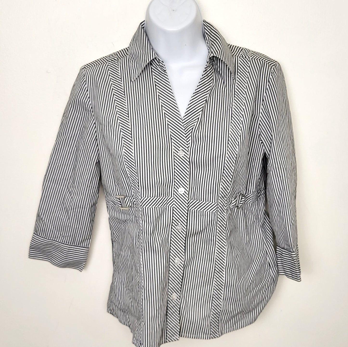 CSEB2 - Style and Co. Petite grey stried button down shirt. Size 4 Petite