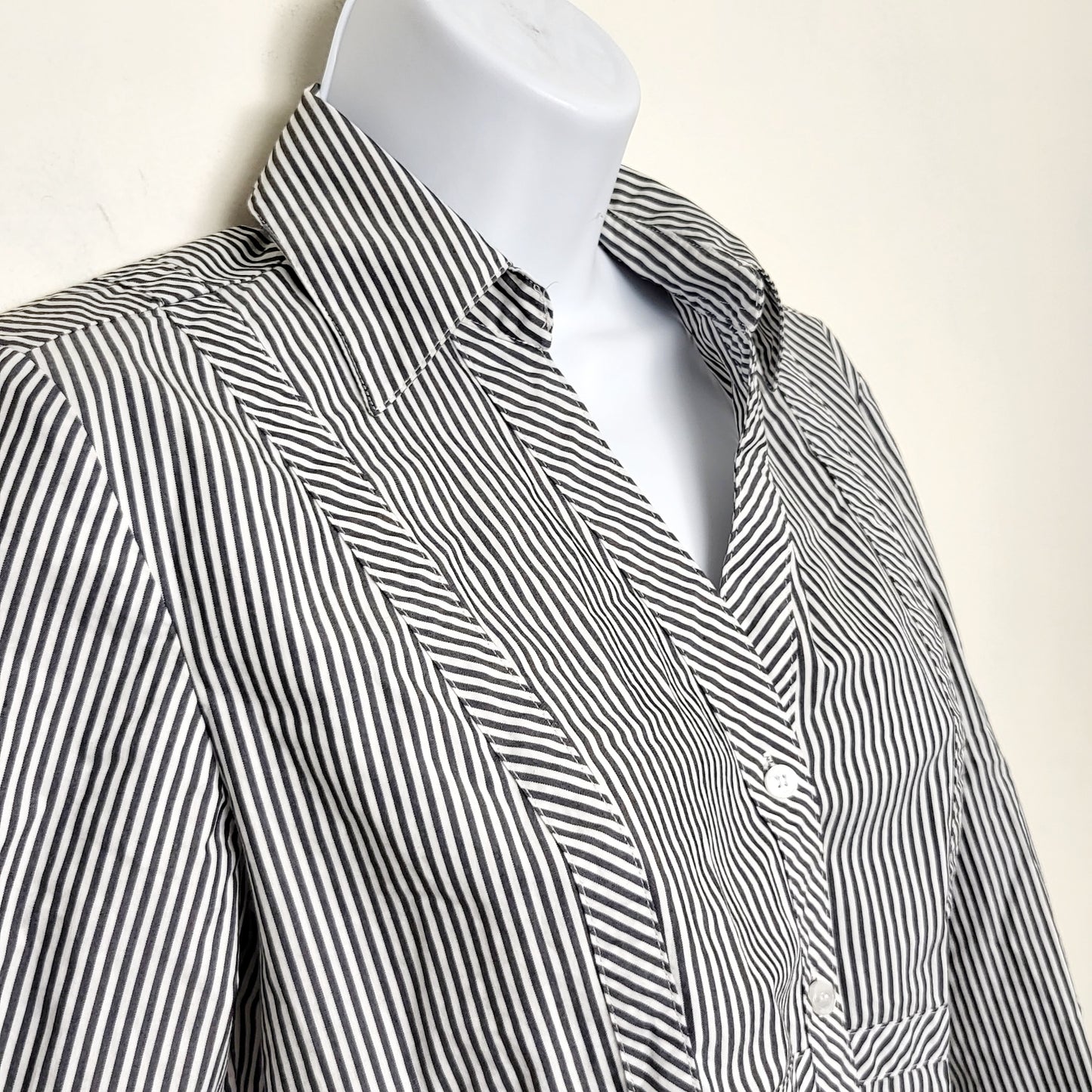 CSEB2 - Style and Co. Petite grey stried button down shirt. Size 4 Petite