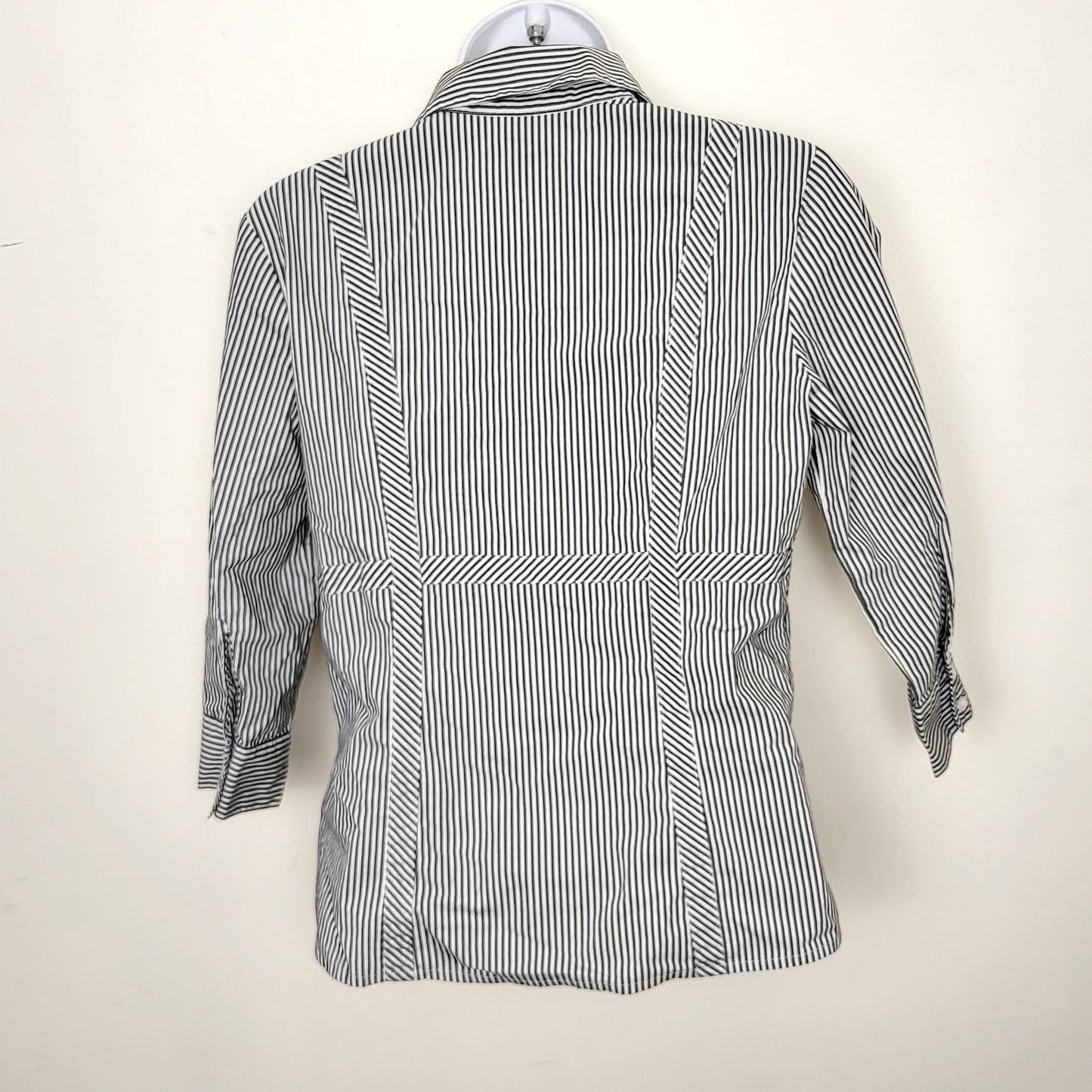 CSEB2 - Style and Co. Petite grey stried button down shirt. Size 4 Petite