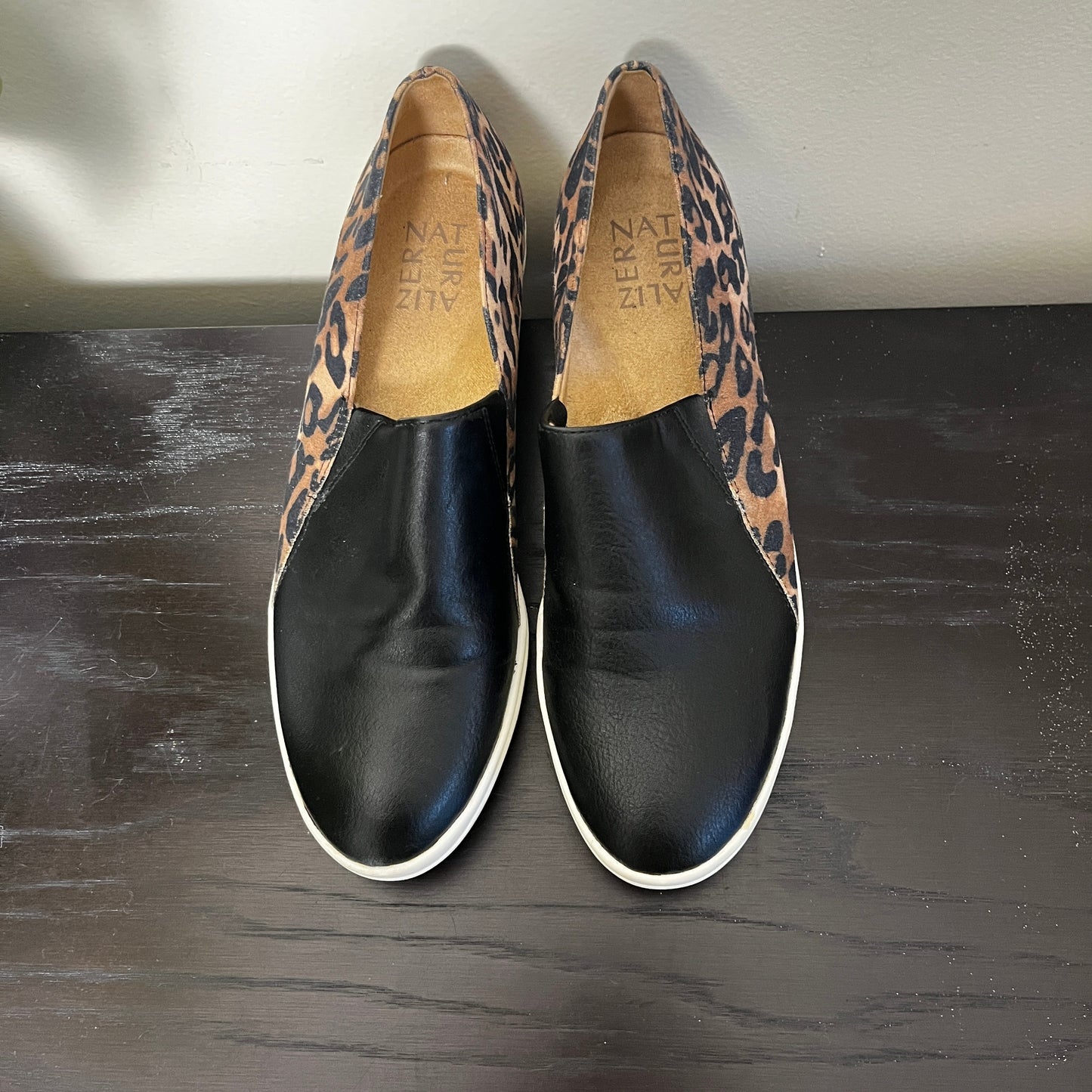 KMRY1 - Naturalizer leopard print "Sandra" loafer. Size 6.5M