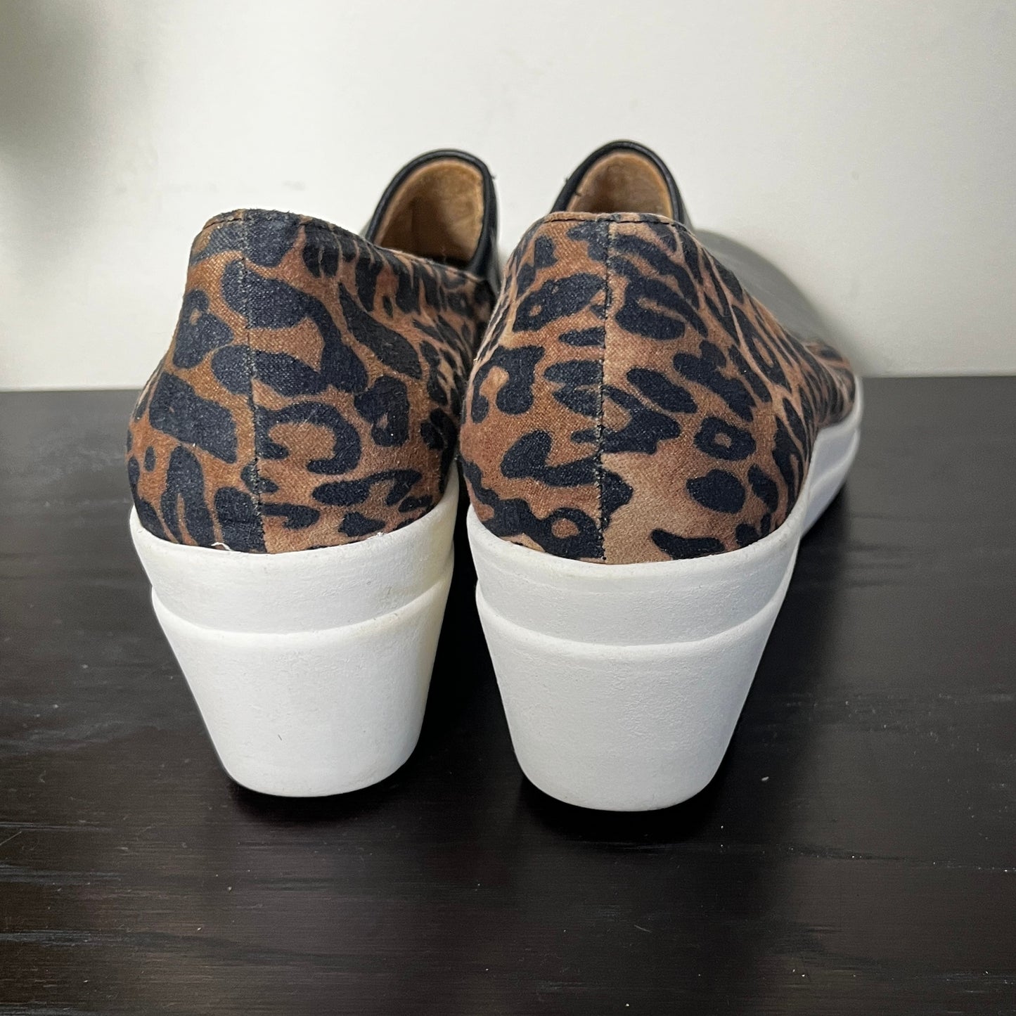 KMRY1 - Naturalizer leopard print "Sandra" loafer. Size 6.5M