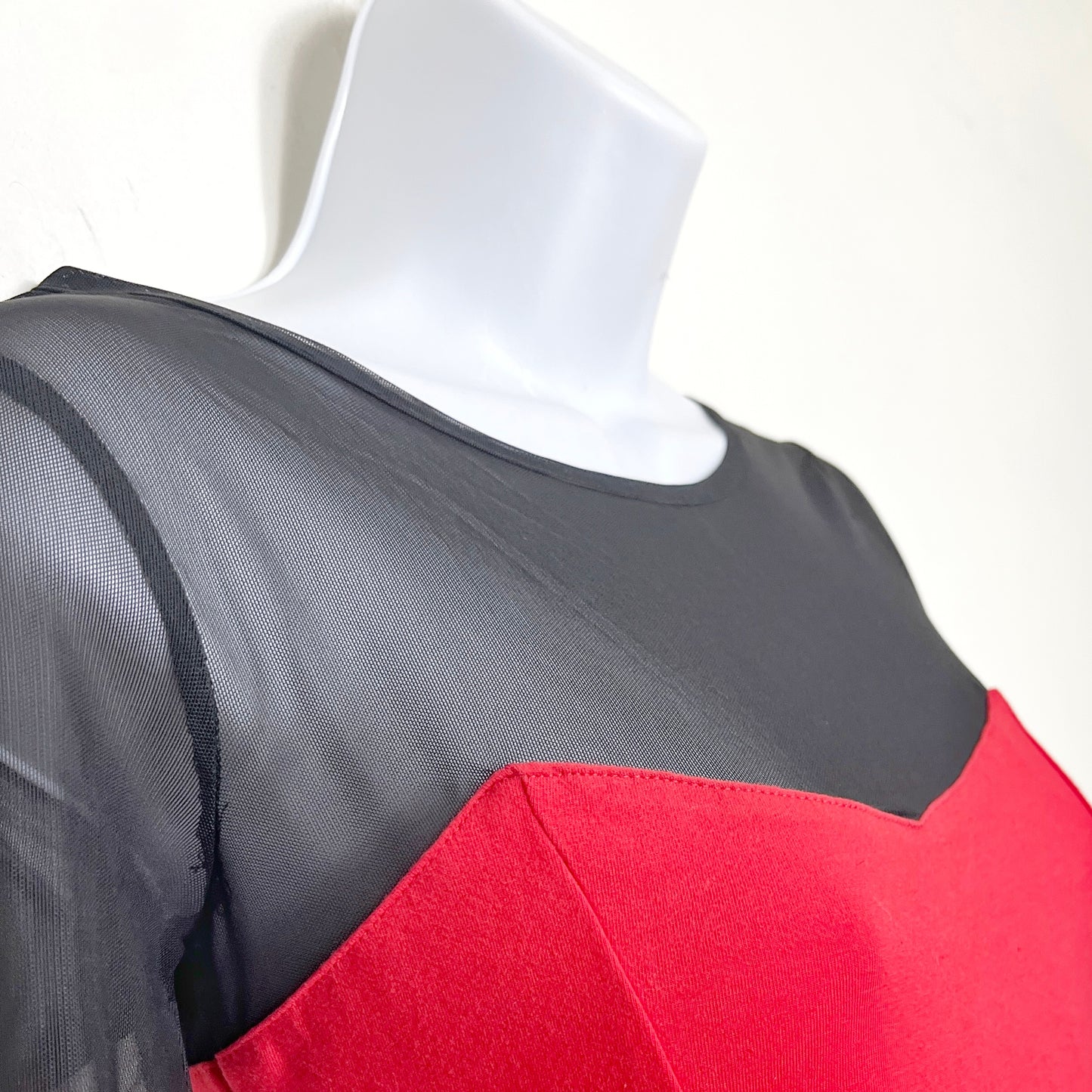 KMRY1 - NEW - Forever 21 red and black mesh dress. Size small
