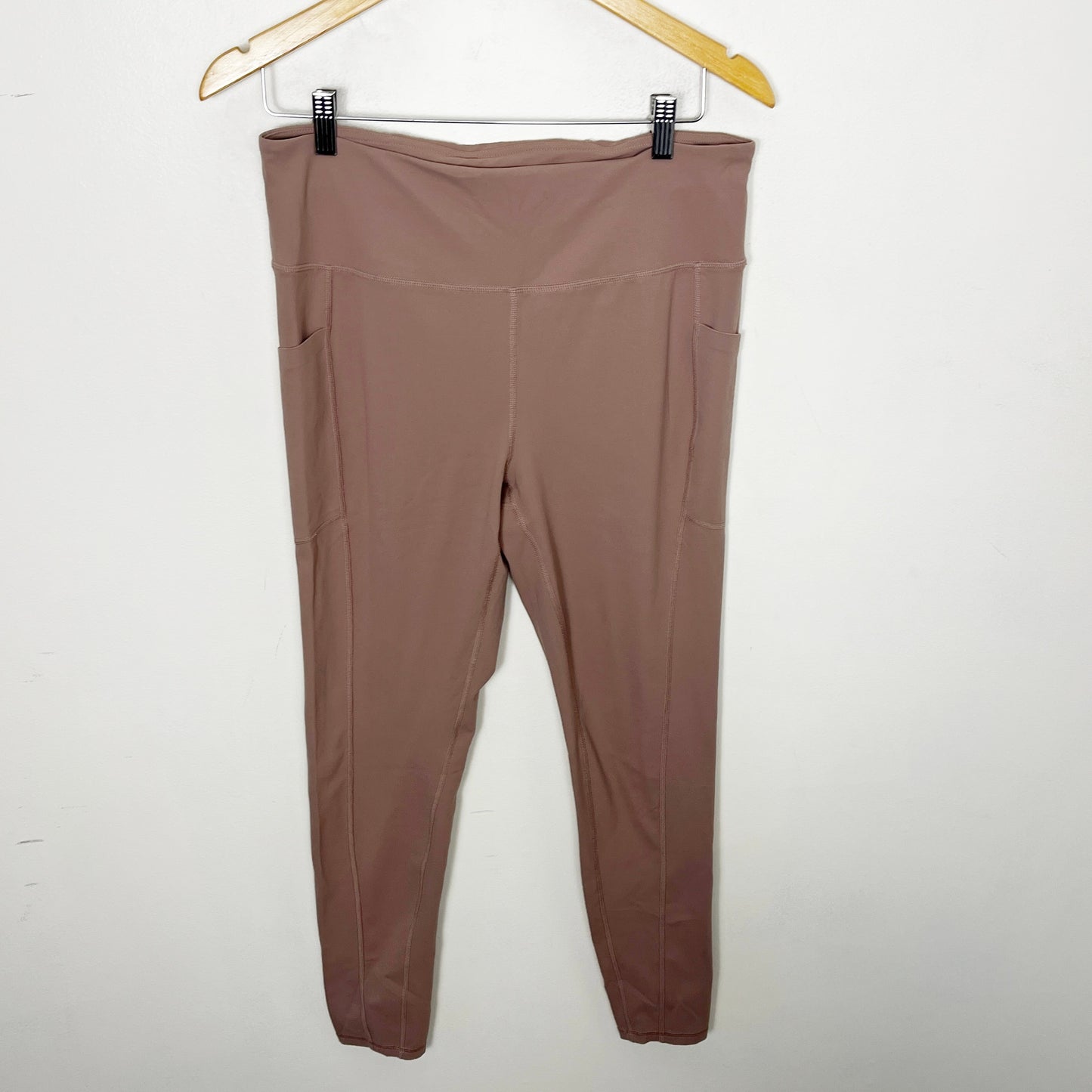 NOFF1 - FWD pink high waisted active leggings with side pockets. Size large