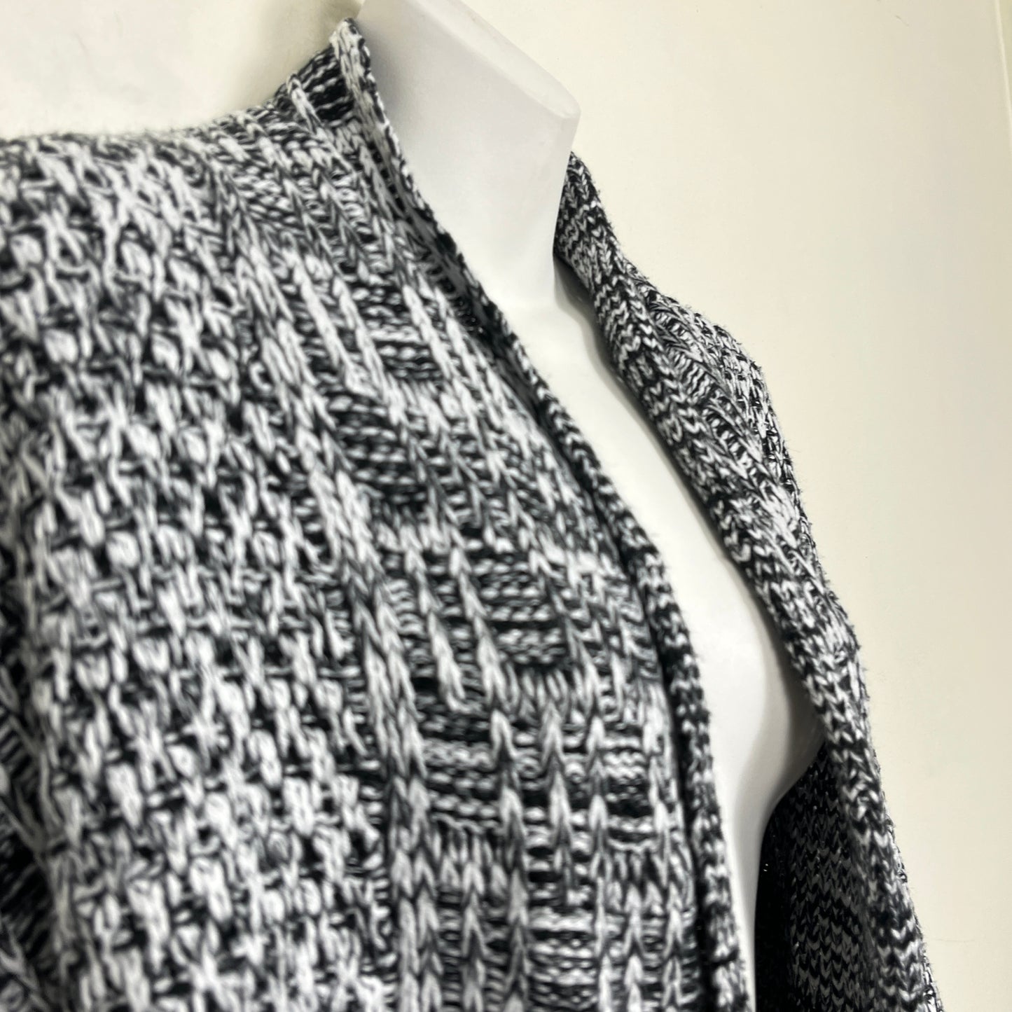 MBRS2 - Dex black and white marled cocoon style sweater. Size large