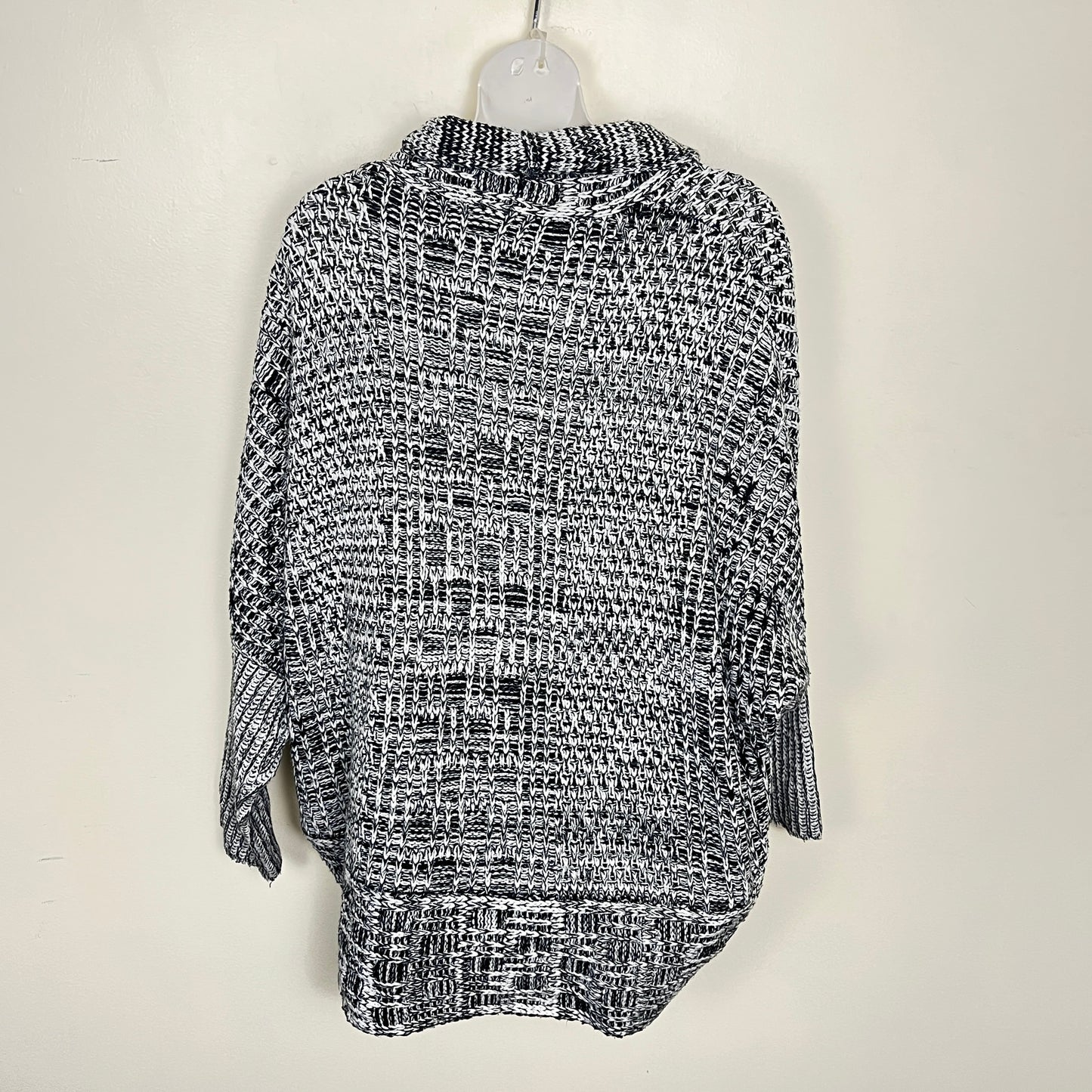 MBRS2 - Dex black and white marled cocoon style sweater. Size large