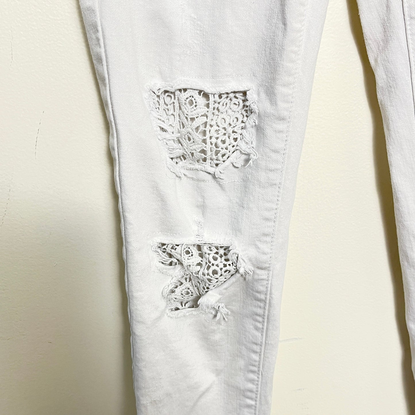 ESZ2 - Judy blue white distressed skinny fit jeans. Size XS