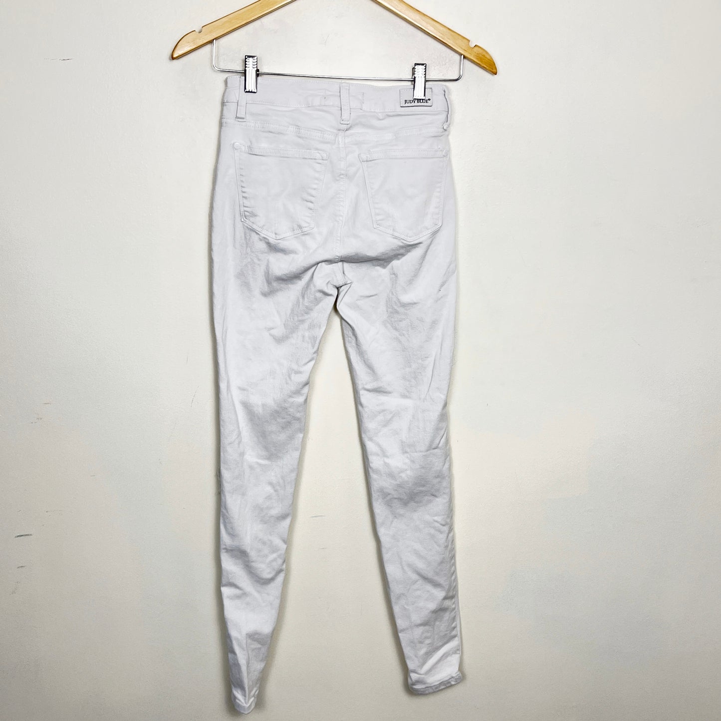 ESZ2 - Judy blue white distressed skinny fit jeans. Size XS