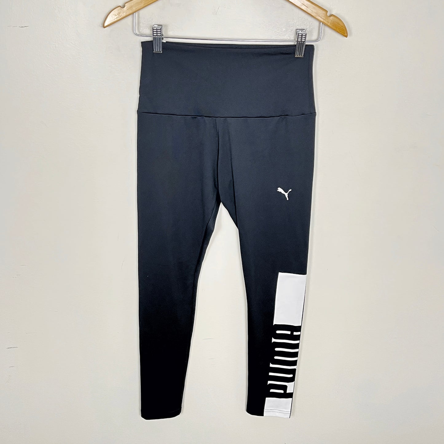 KMRY2 - Puma black active leggings. Size small