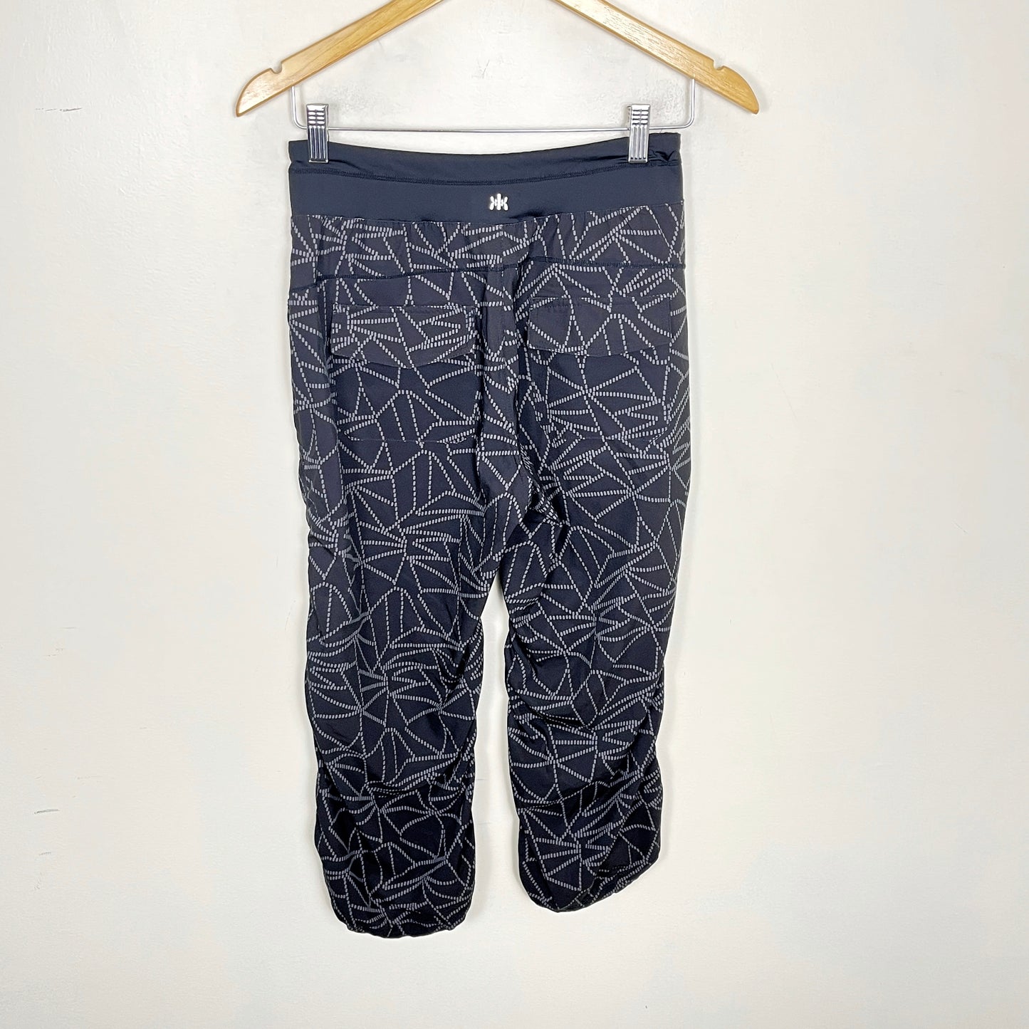 KMRY2 - Kyodan black and grey patterned lightweight capri pants. Size XS