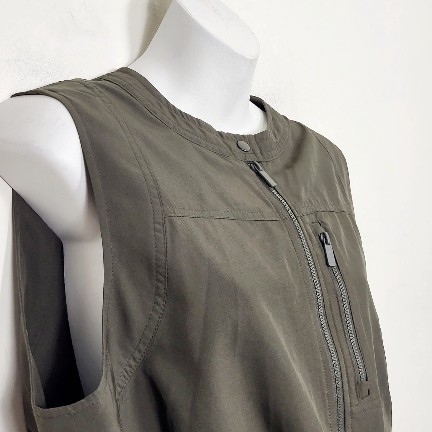 CBURD1 - Old Navy olive green quick dry sleeveless romper. Size large