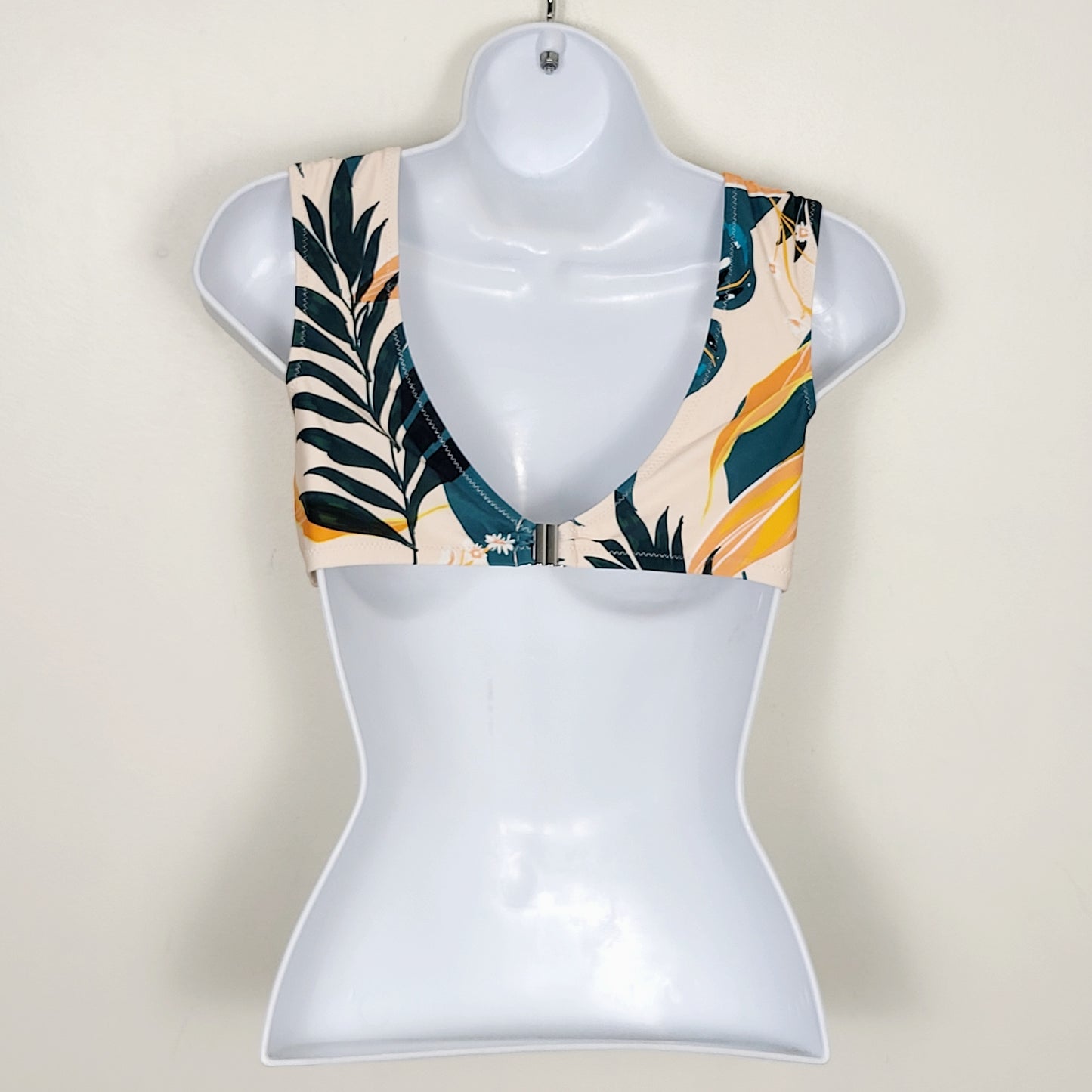 JECH1 - Cupshe Hawaiian print swimsuit top. Size medium