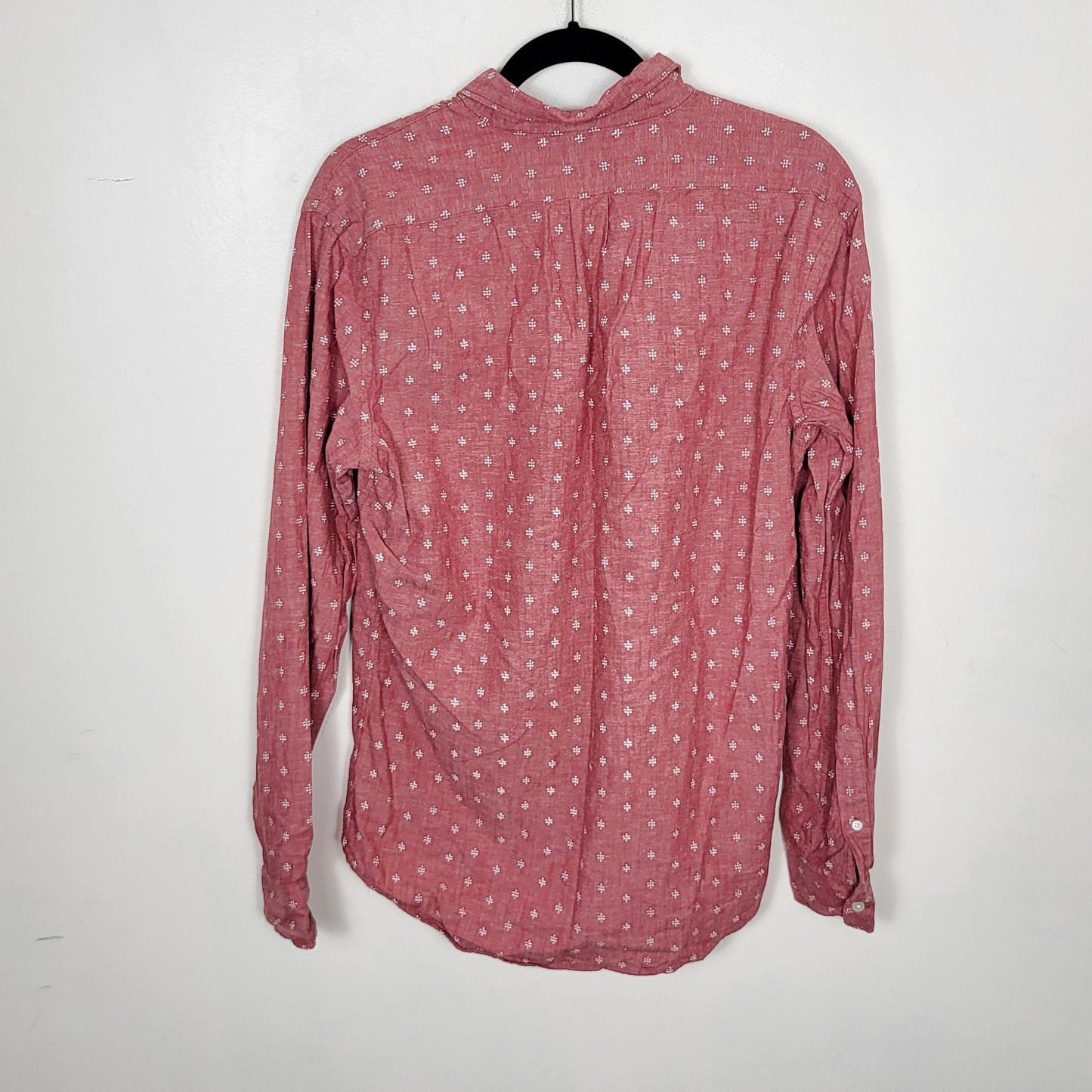 JECH1 - Old Navy red patterned slim fit button down Oxford shirt. Size medium